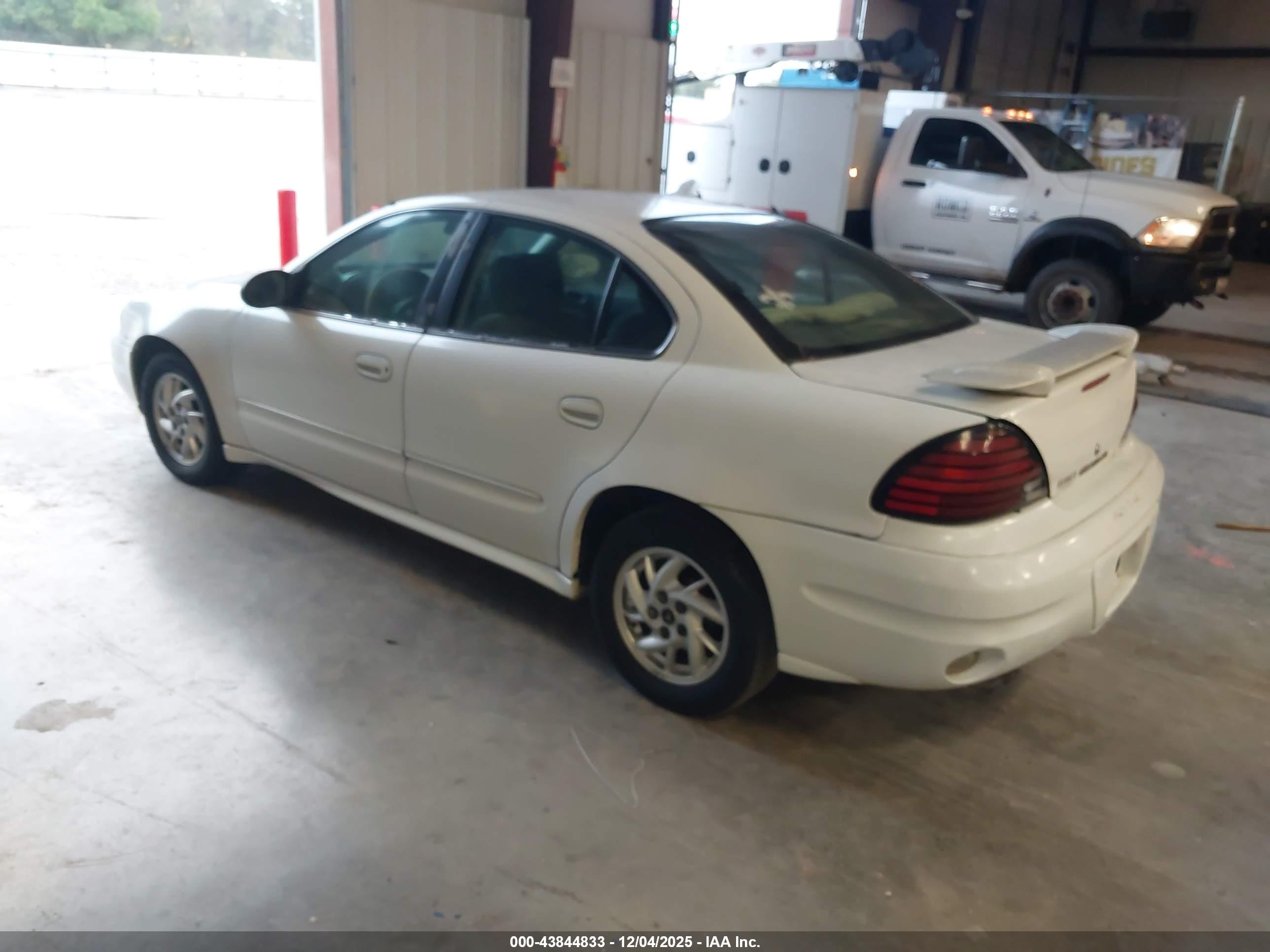 2004 Pontiac Grand Am Se1 White vin: 1G2NF52EX4C251417