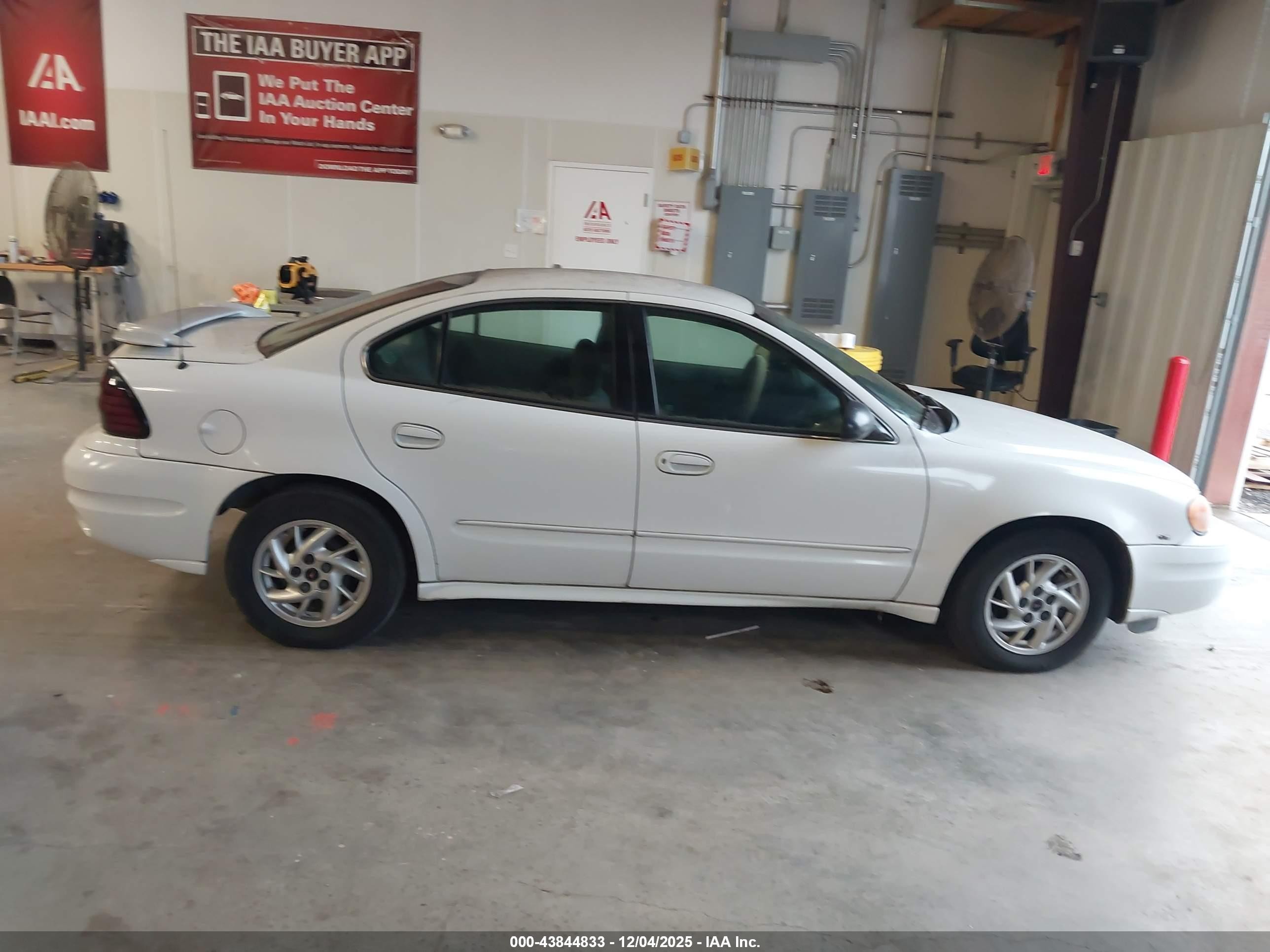 2004 Pontiac Grand Am Se1 White vin: 1G2NF52EX4C251417