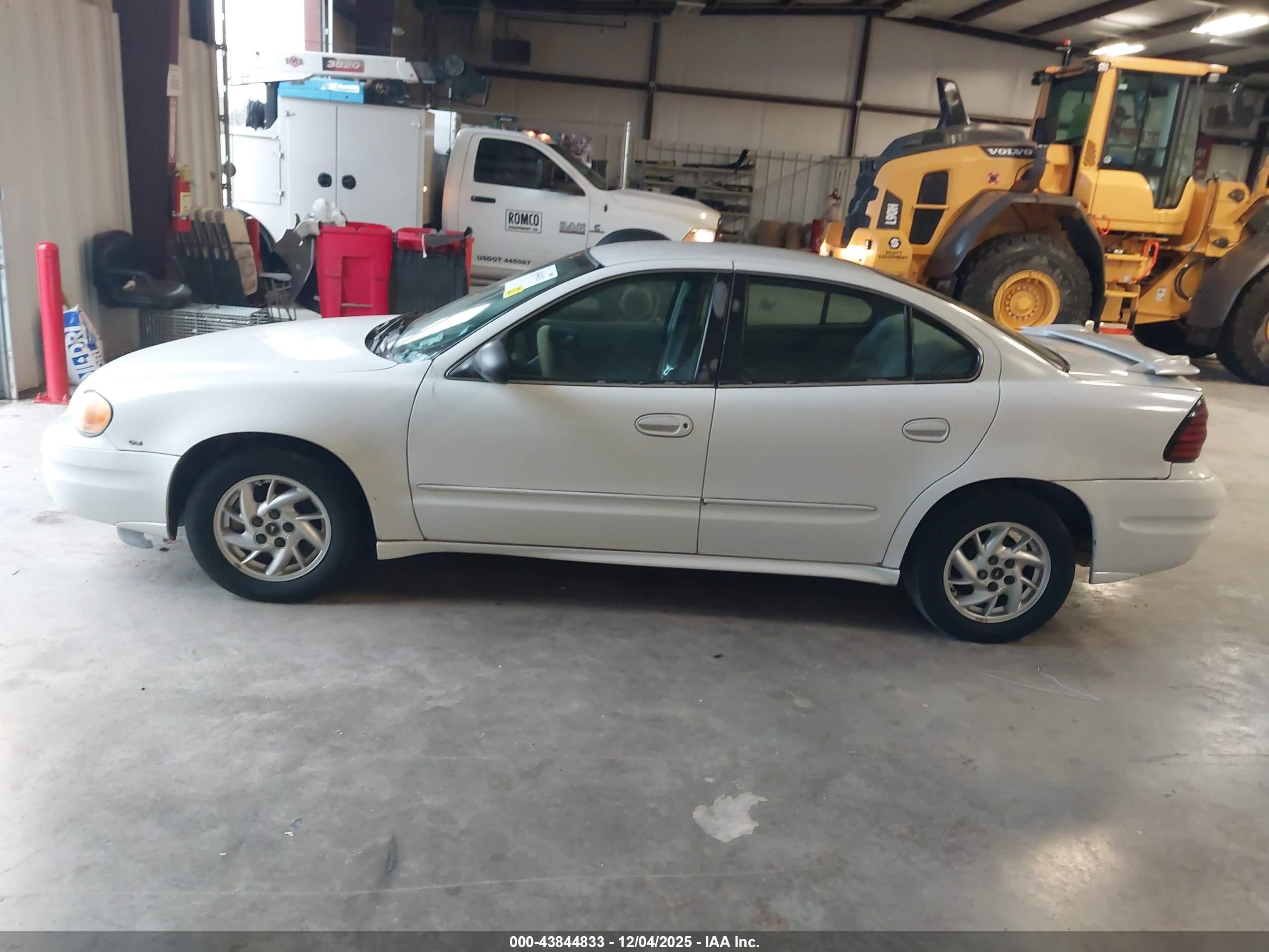 2004 Pontiac Grand Am Se1 White vin: 1G2NF52EX4C251417