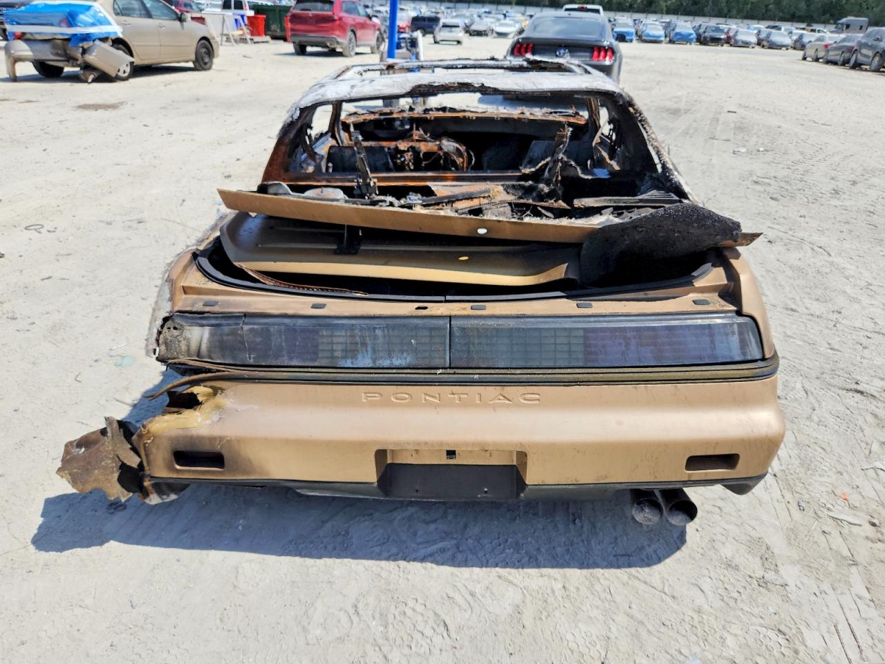 1986 Pontiac Fiero Se Gold vin: 1G2PF3794GP236482