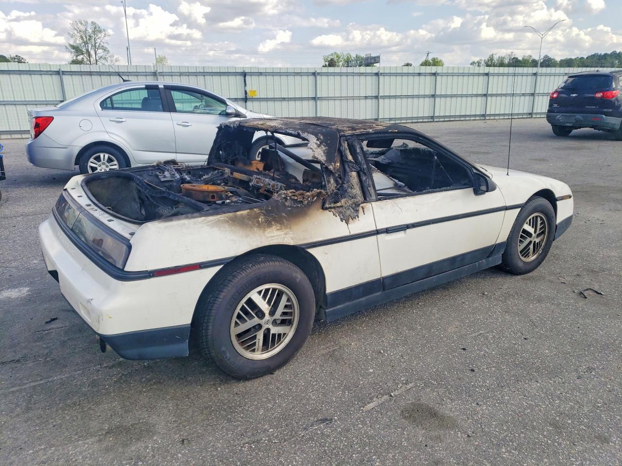 1986 Pontiac Fiero Se Burn vin: 1G2PF37R9GP271356