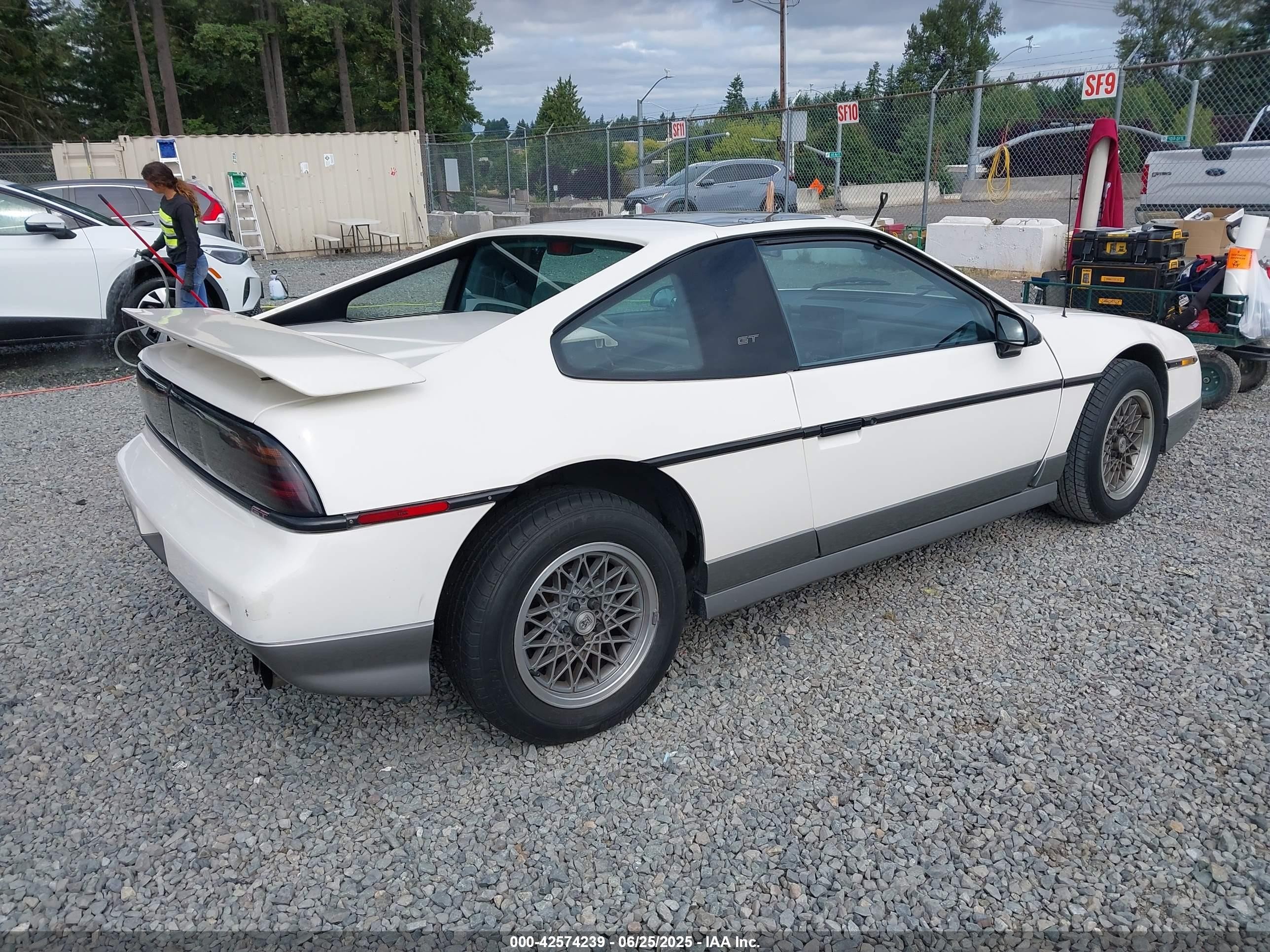 1986 Pontiac Fiero Gt White vin: 1G2PG9790GP268409