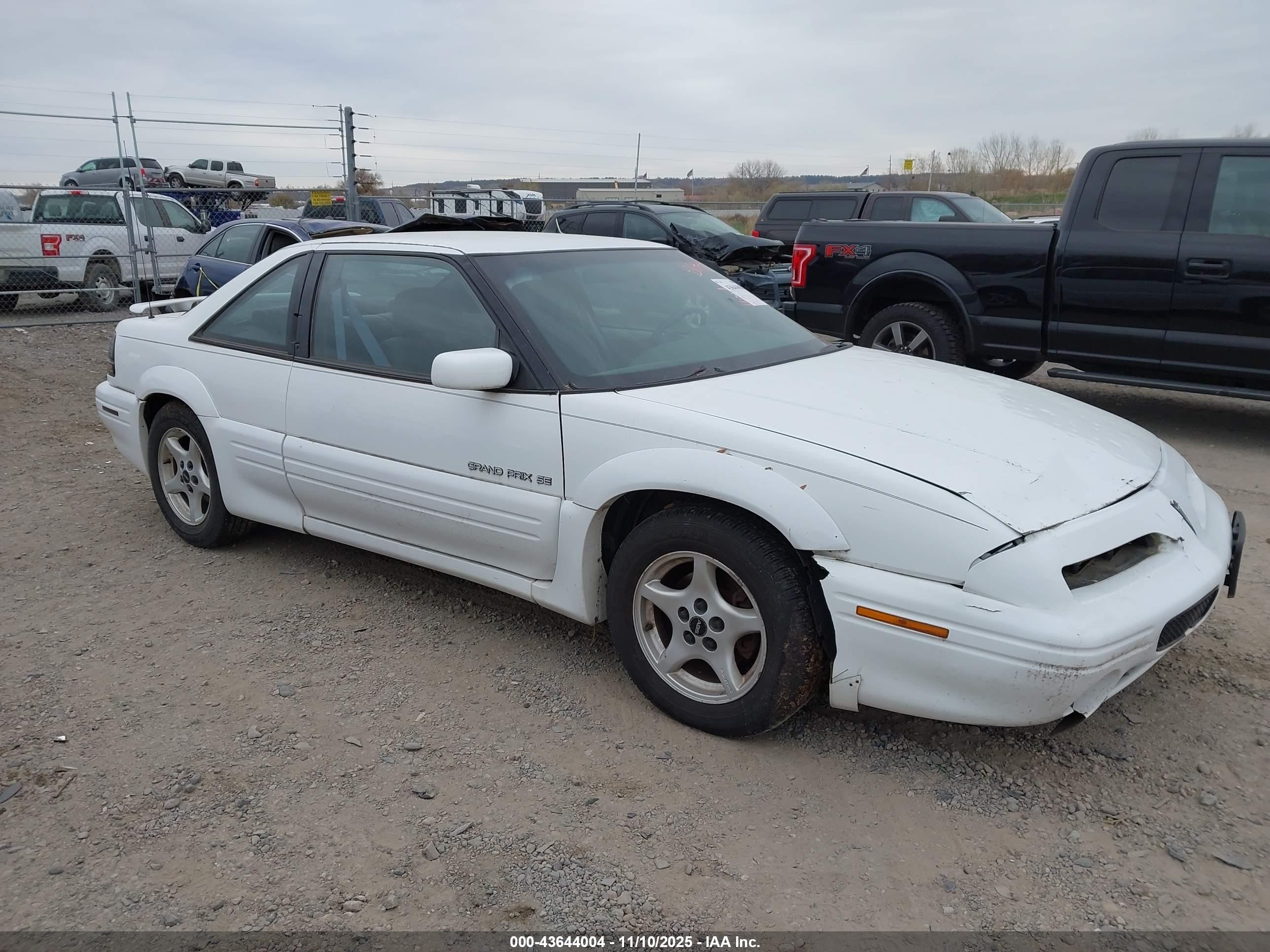 1996 Pontiac Grand Prix Se White vin: 1G2WJ12M8TF211546