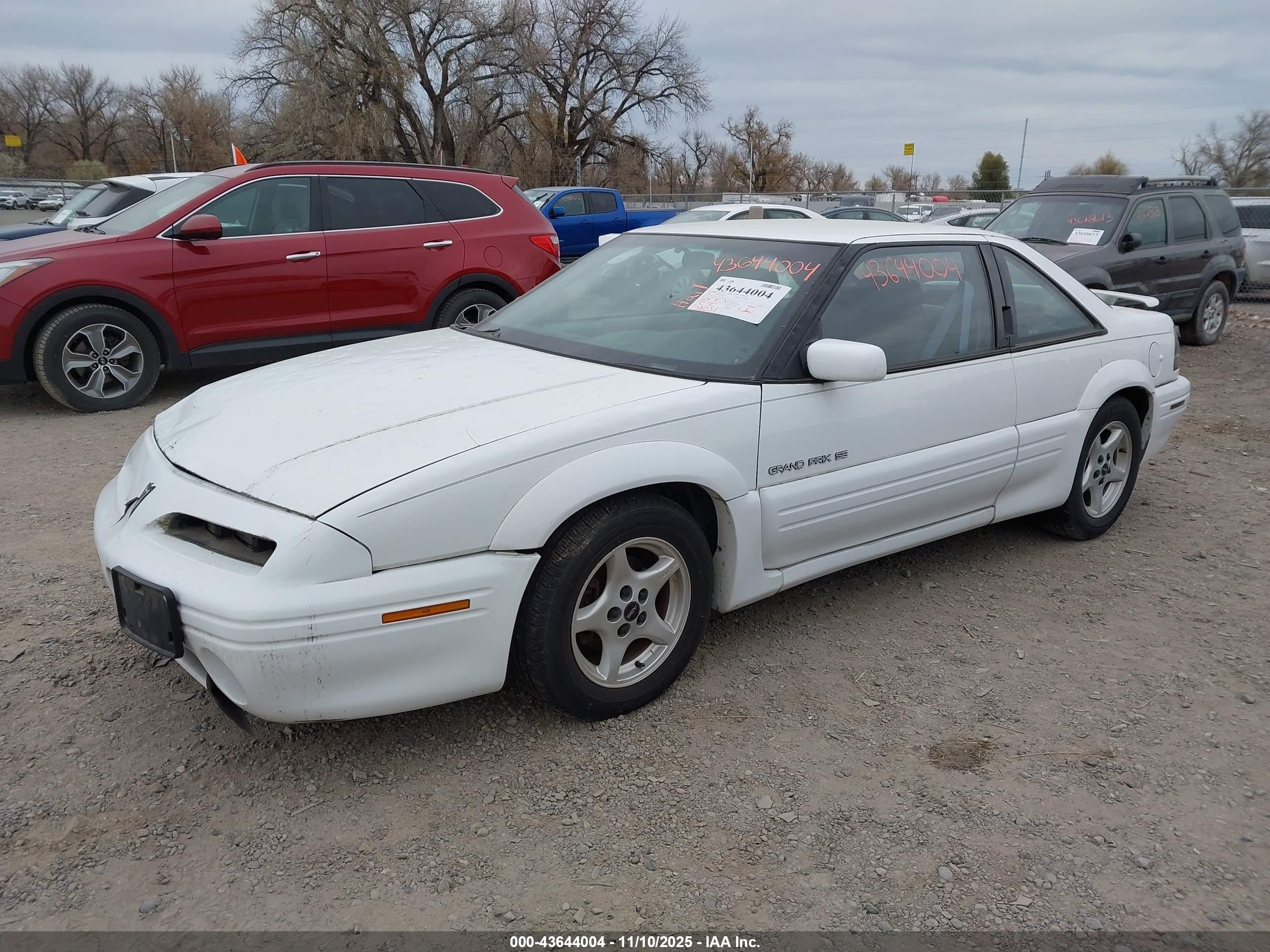 1996 Pontiac Grand Prix Se White vin: 1G2WJ12M8TF211546