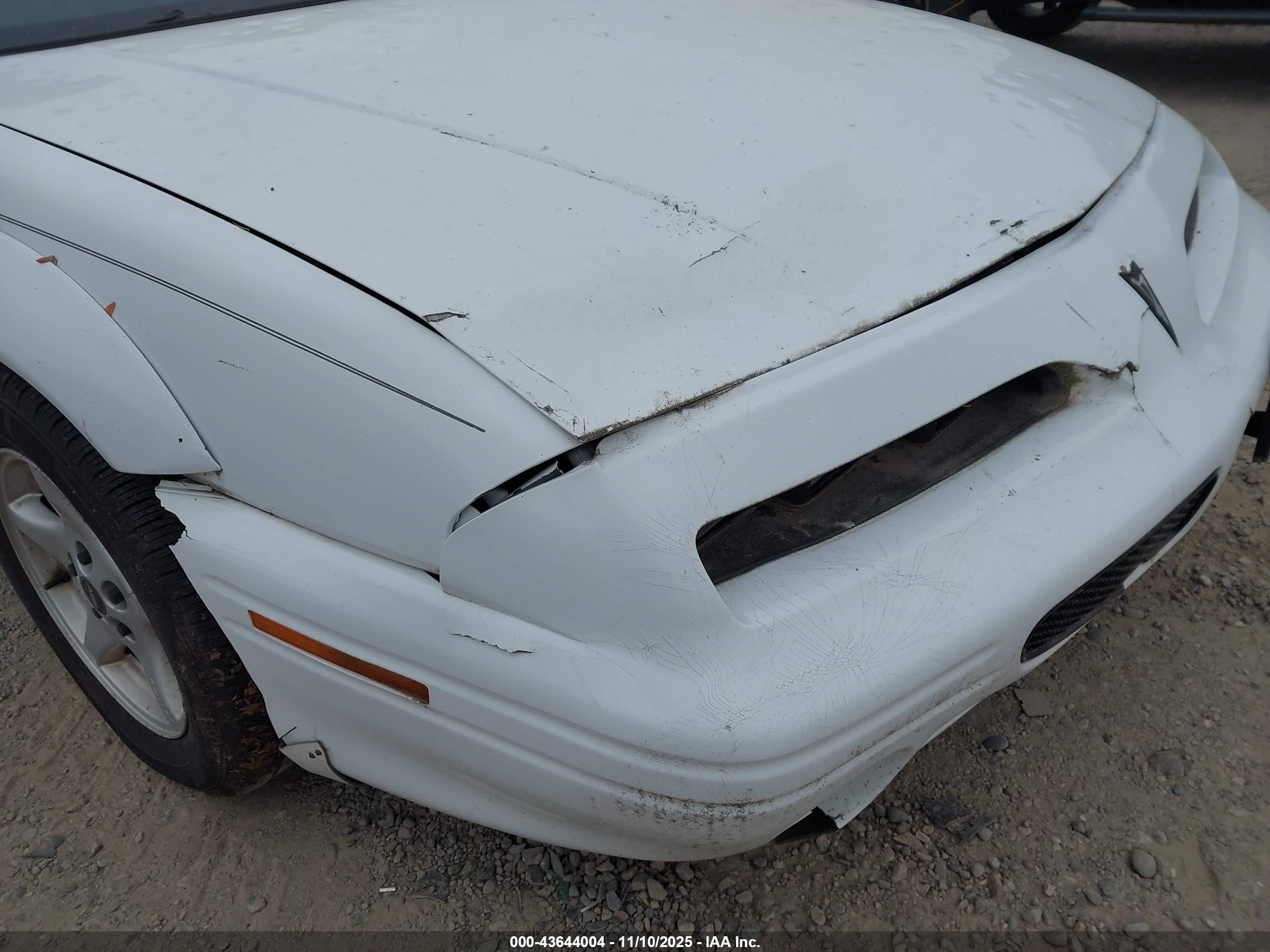 1996 Pontiac Grand Prix Se White vin: 1G2WJ12M8TF211546