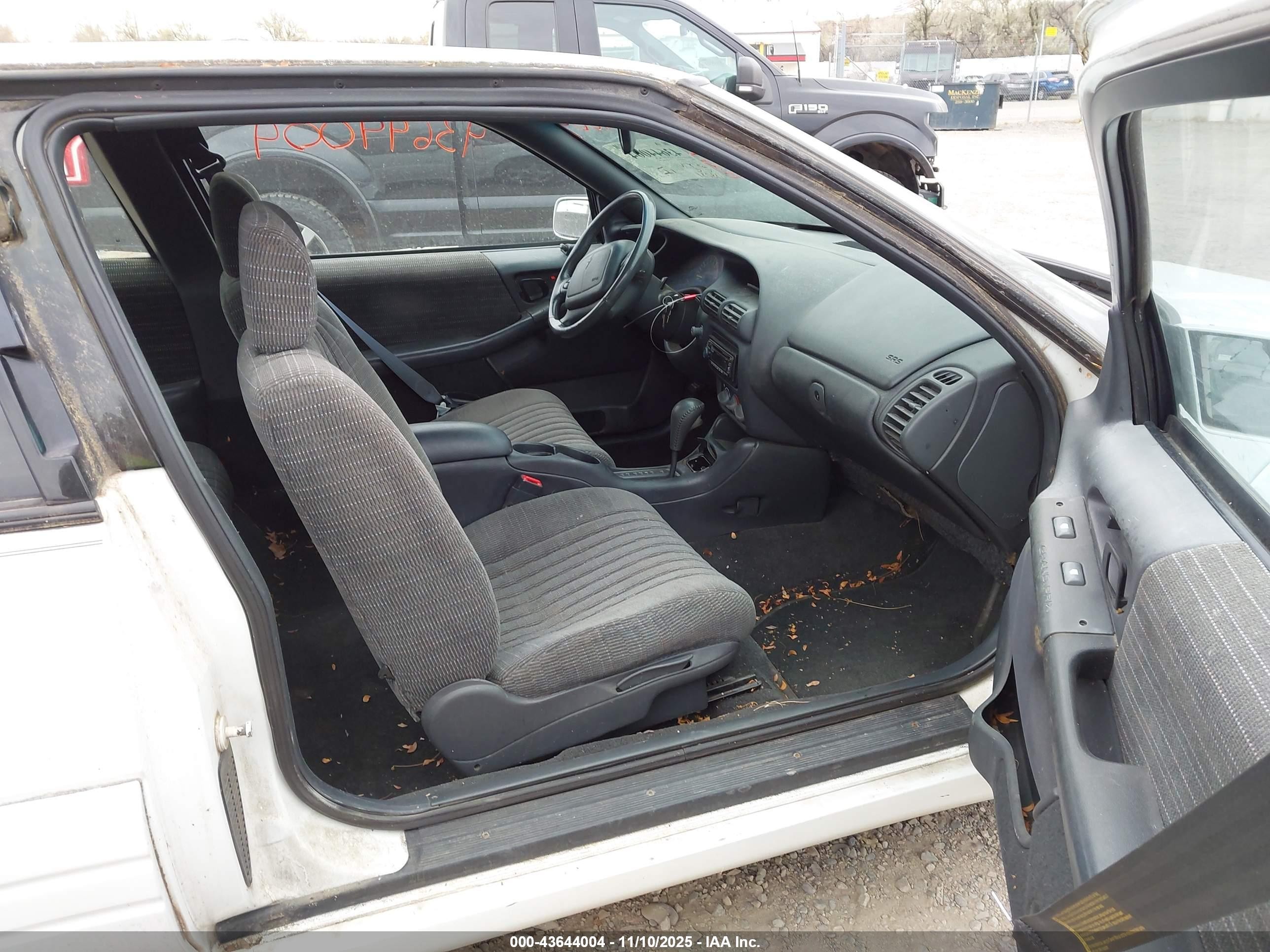 1996 Pontiac Grand Prix Se White vin: 1G2WJ12M8TF211546