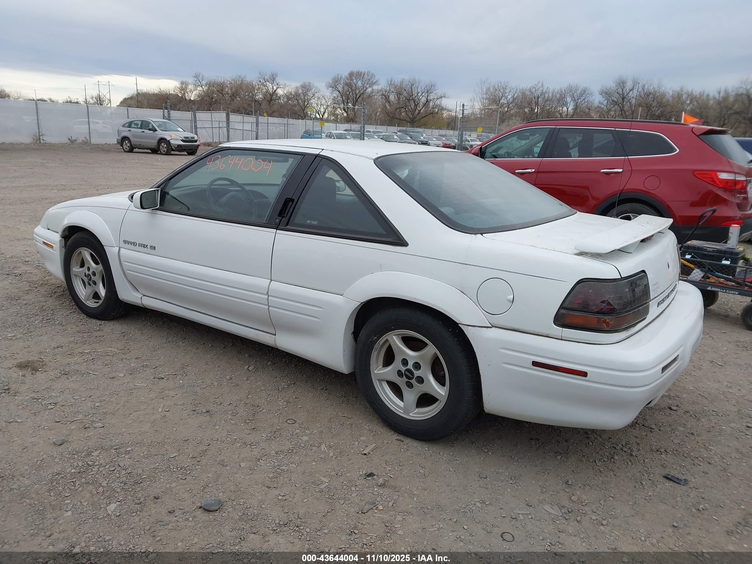 1996 Pontiac Grand Prix Se White vin: 1G2WJ12M8TF211546