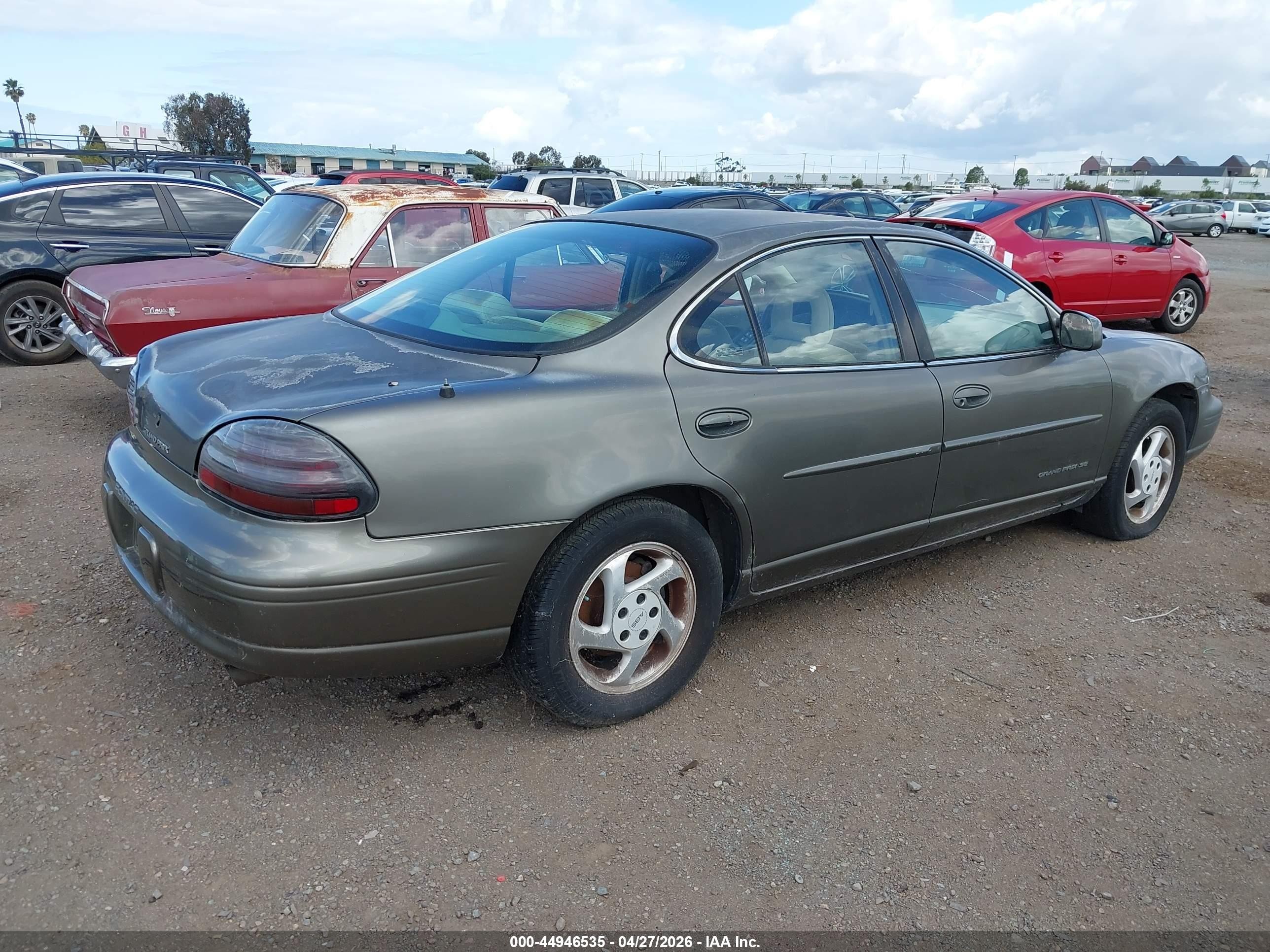 1998 Pontiac Grand Prix Se Gray vin: 1G2WJ52K7WF285809