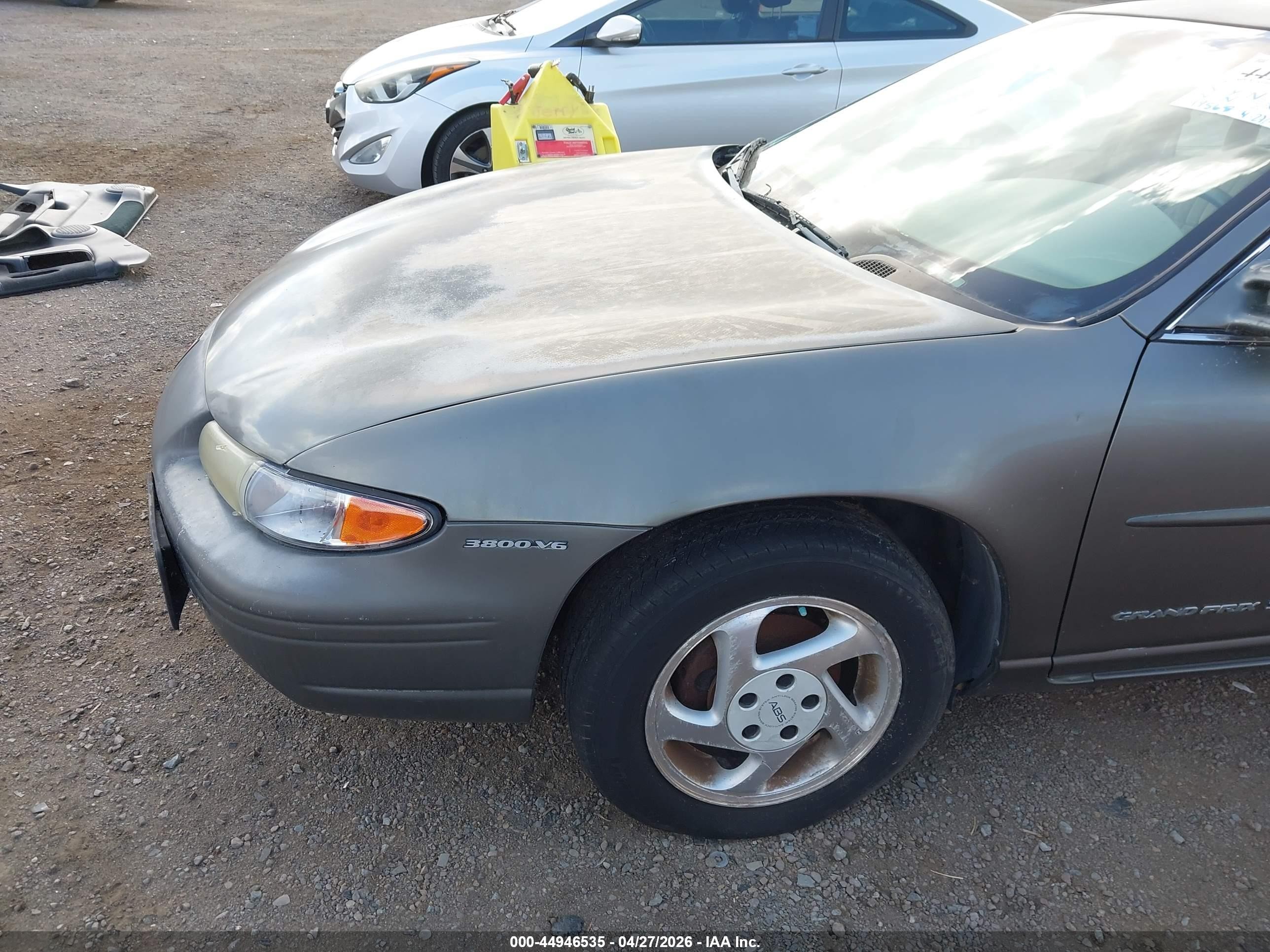 1998 Pontiac Grand Prix Se Gray vin: 1G2WJ52K7WF285809