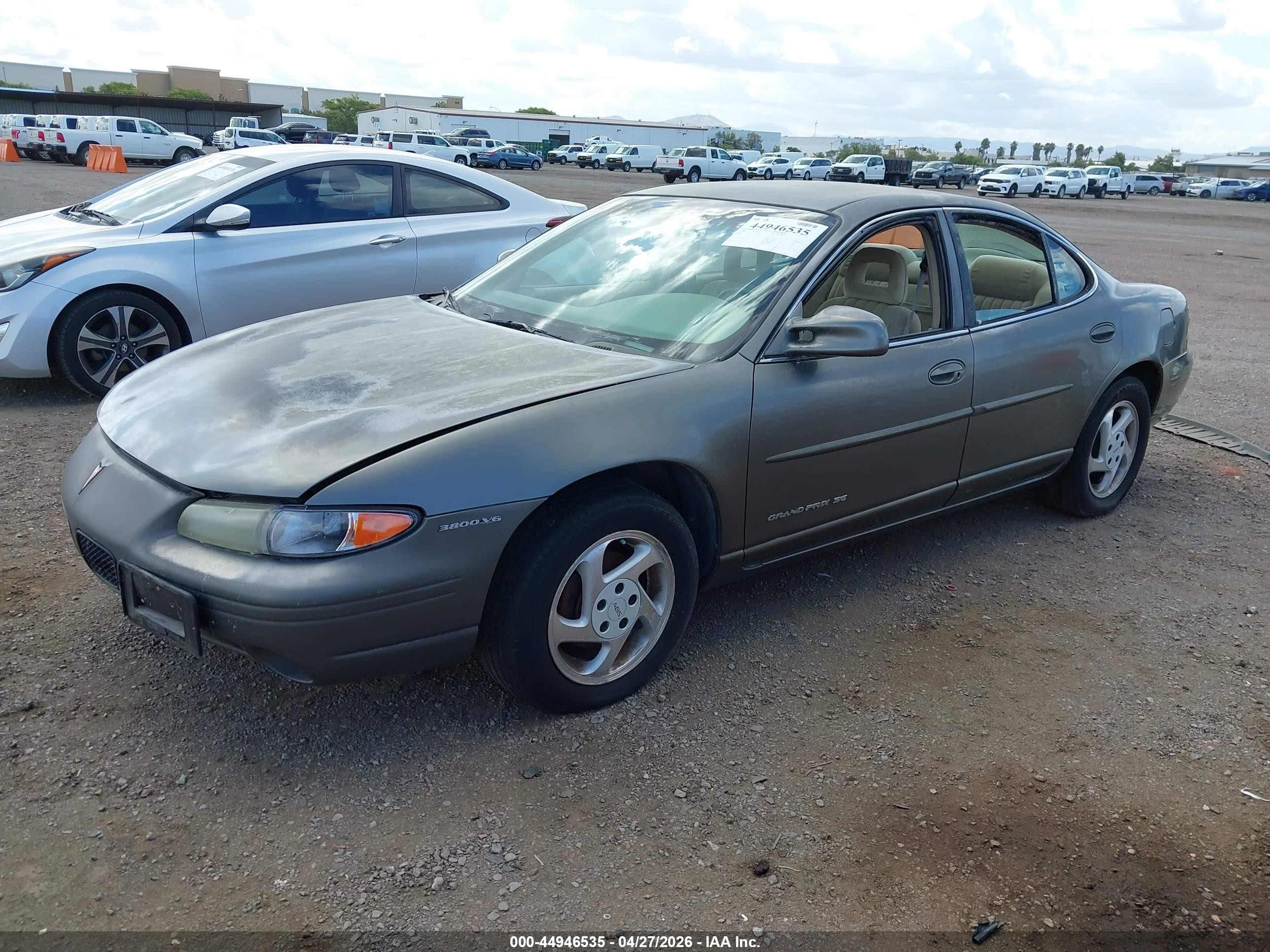 1998 Pontiac Grand Prix Se Gray vin: 1G2WJ52K7WF285809