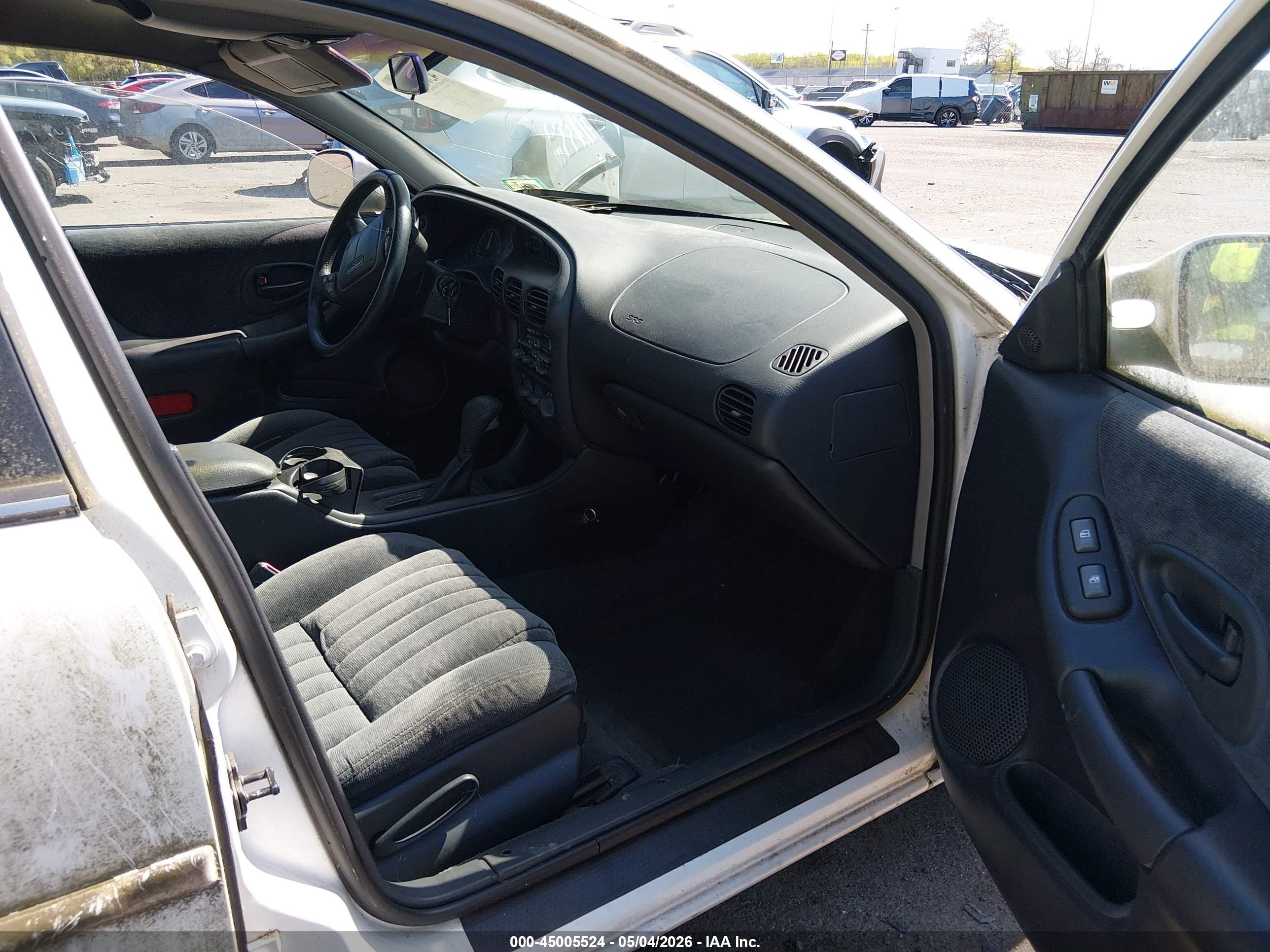 1997 Pontiac Grand Prix Se White vin: 1G2WJ52M0VF300828