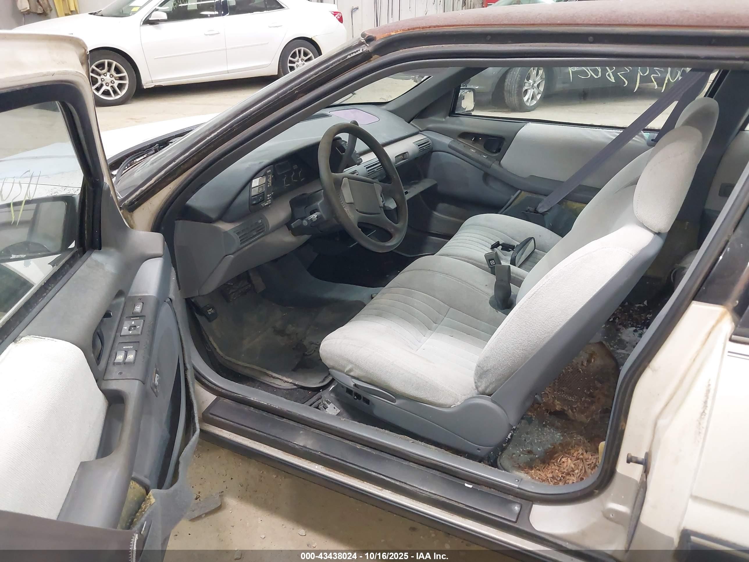 1988 Pontiac Grand Prix Le Белый vin: 1G2WK14W8JF264563
