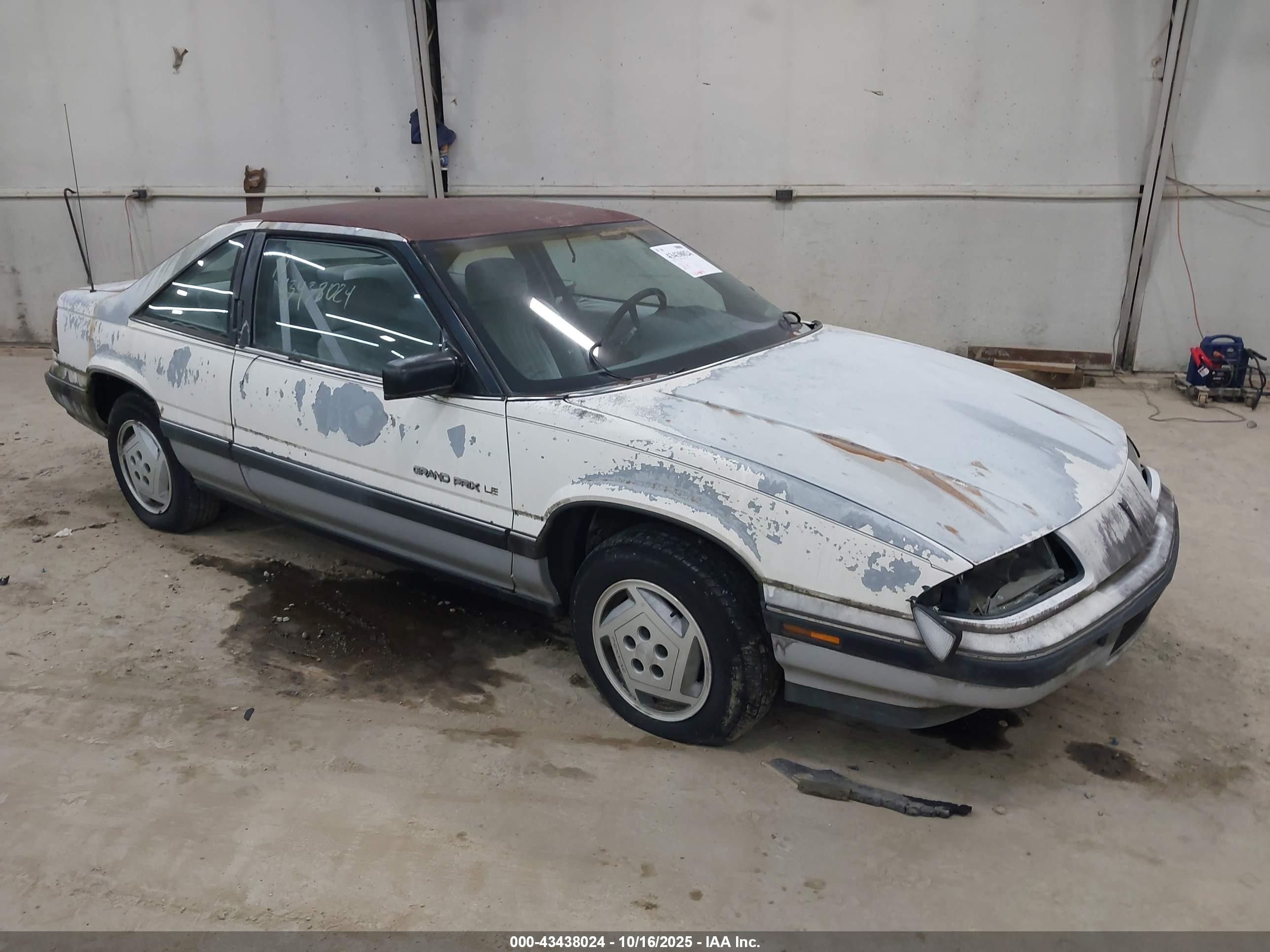 1988 Pontiac Grand Prix Le Белый vin: 1G2WK14W8JF264563