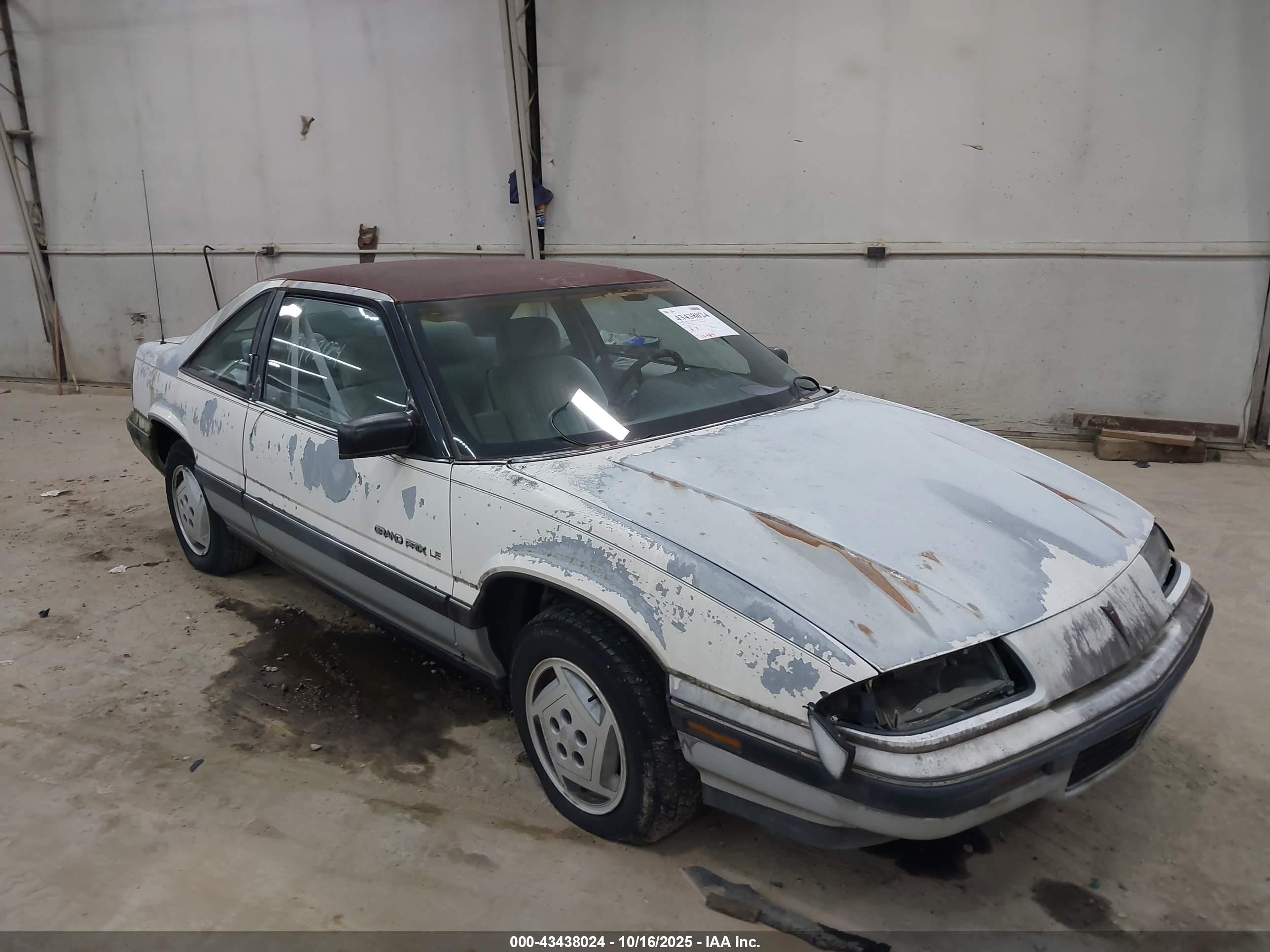 1988 Pontiac Grand Prix Le Белый vin: 1G2WK14W8JF264563