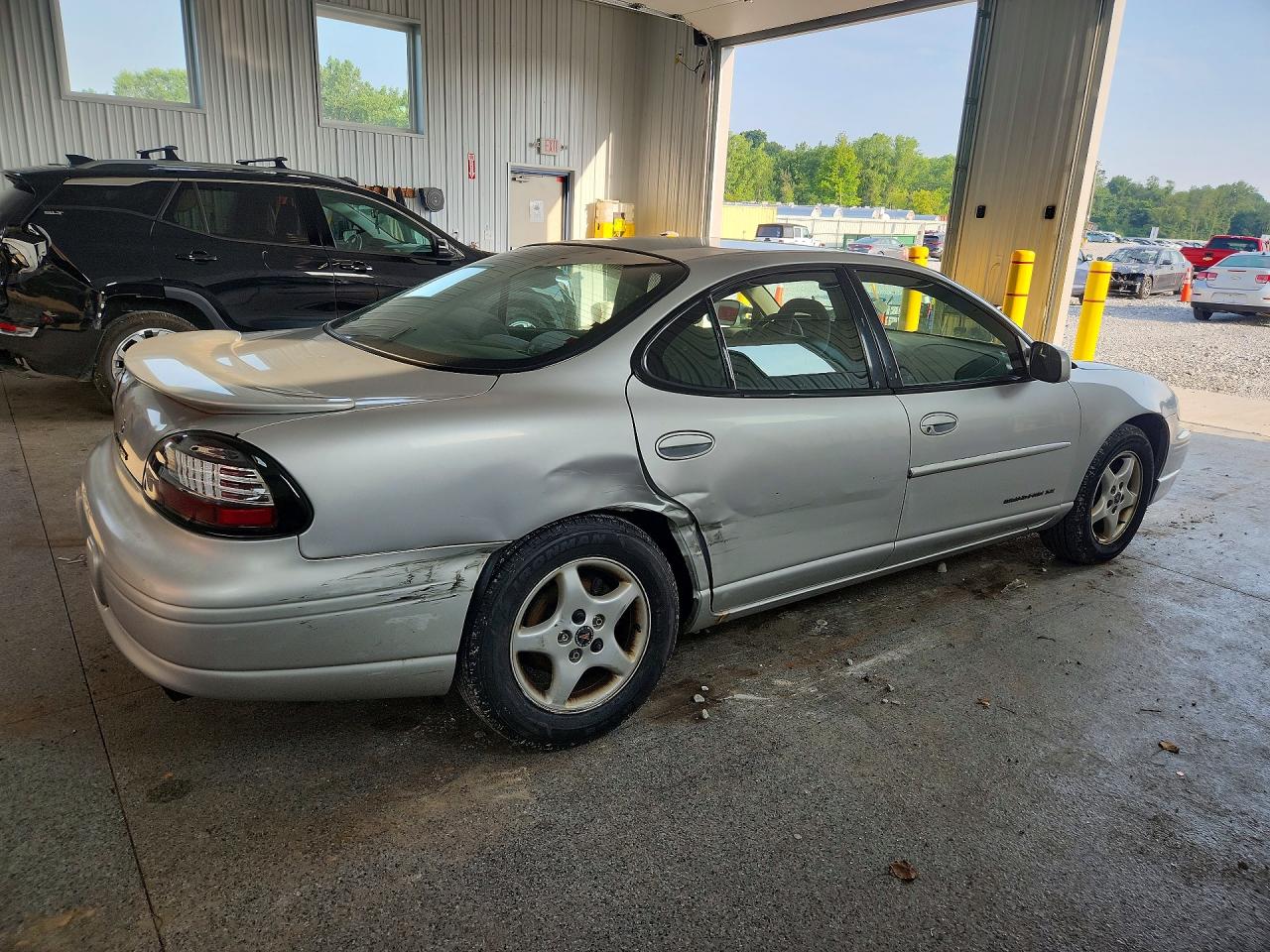 2002 Pontiac Grand Prix Se Silver vin: 1G2WK52J62F292250