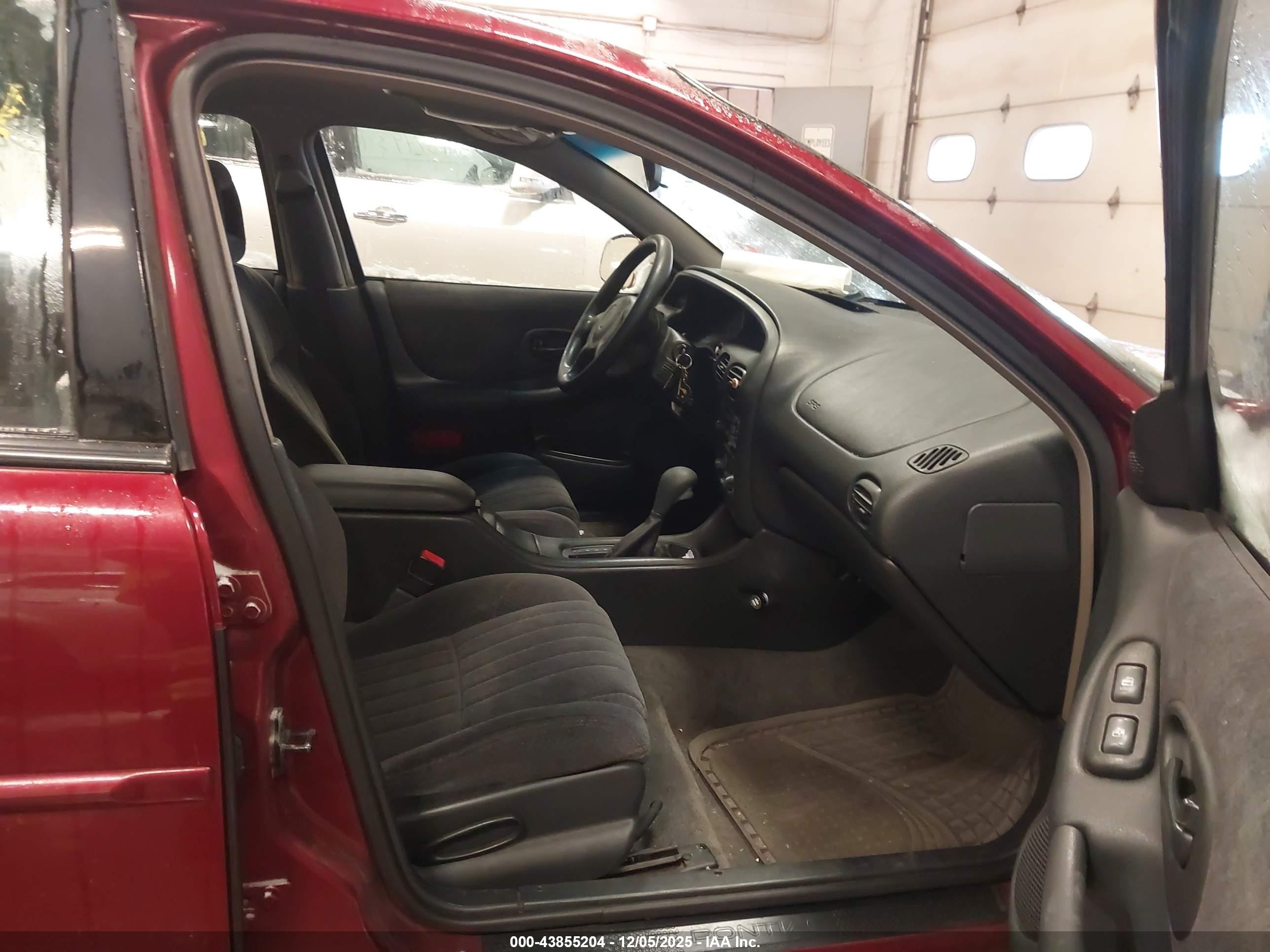 2001 Pontiac Grand Prix Se Red vin: 1G2WK52J81F188986