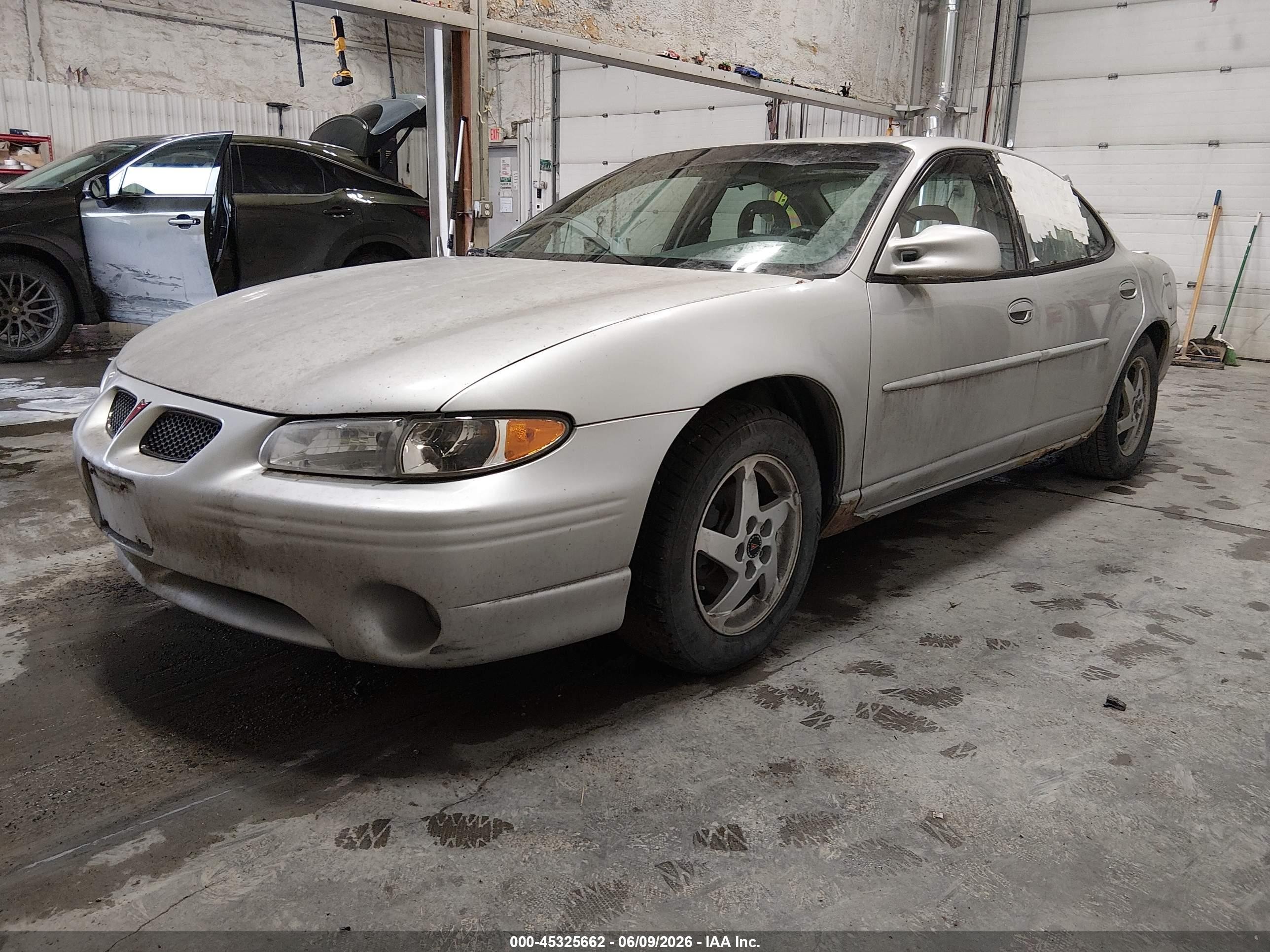 2002 Pontiac Grand Prix Se Серебряный vin: 1G2WK52JX2F206731