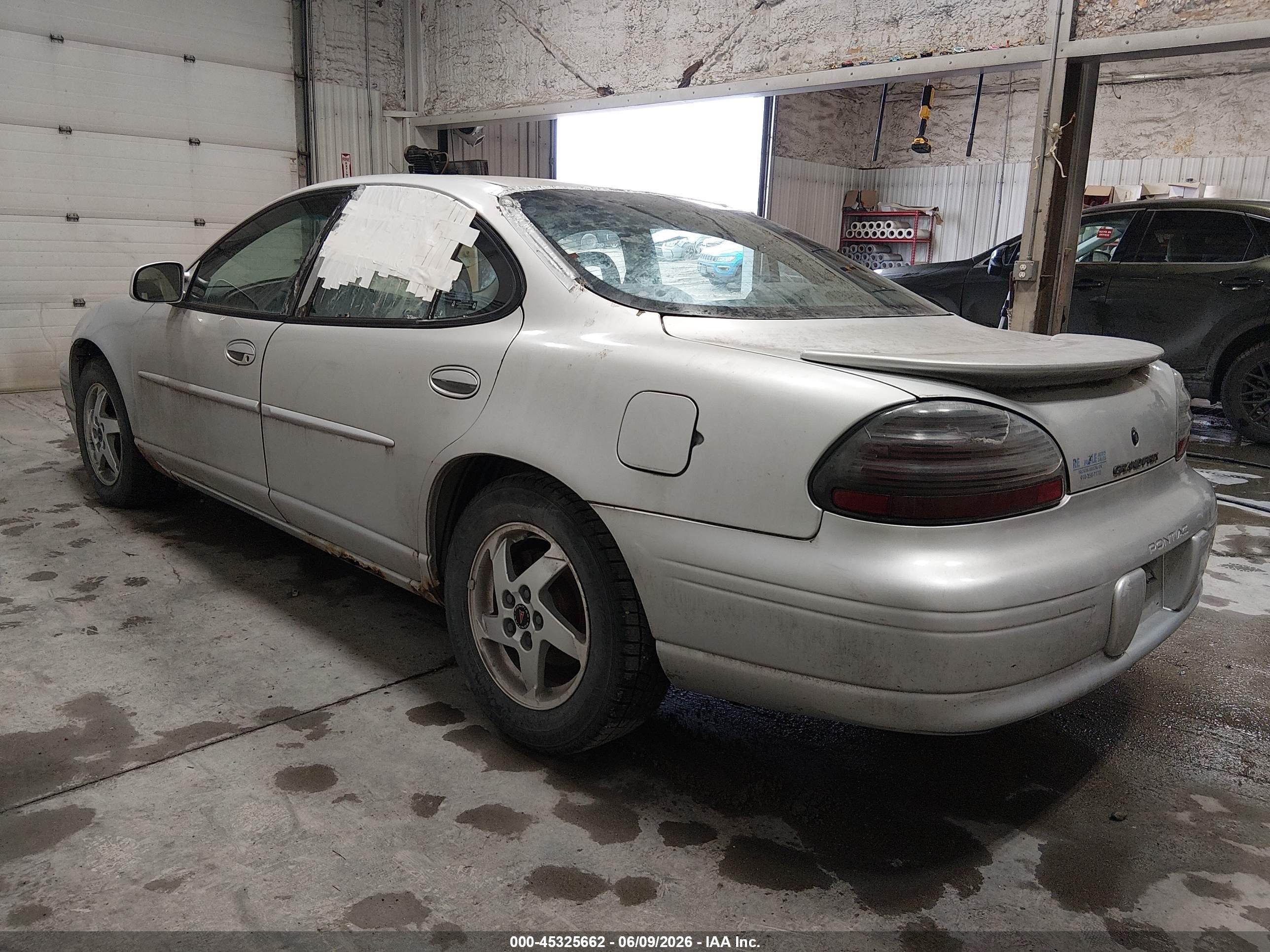 2002 Pontiac Grand Prix Se Серебряный vin: 1G2WK52JX2F206731