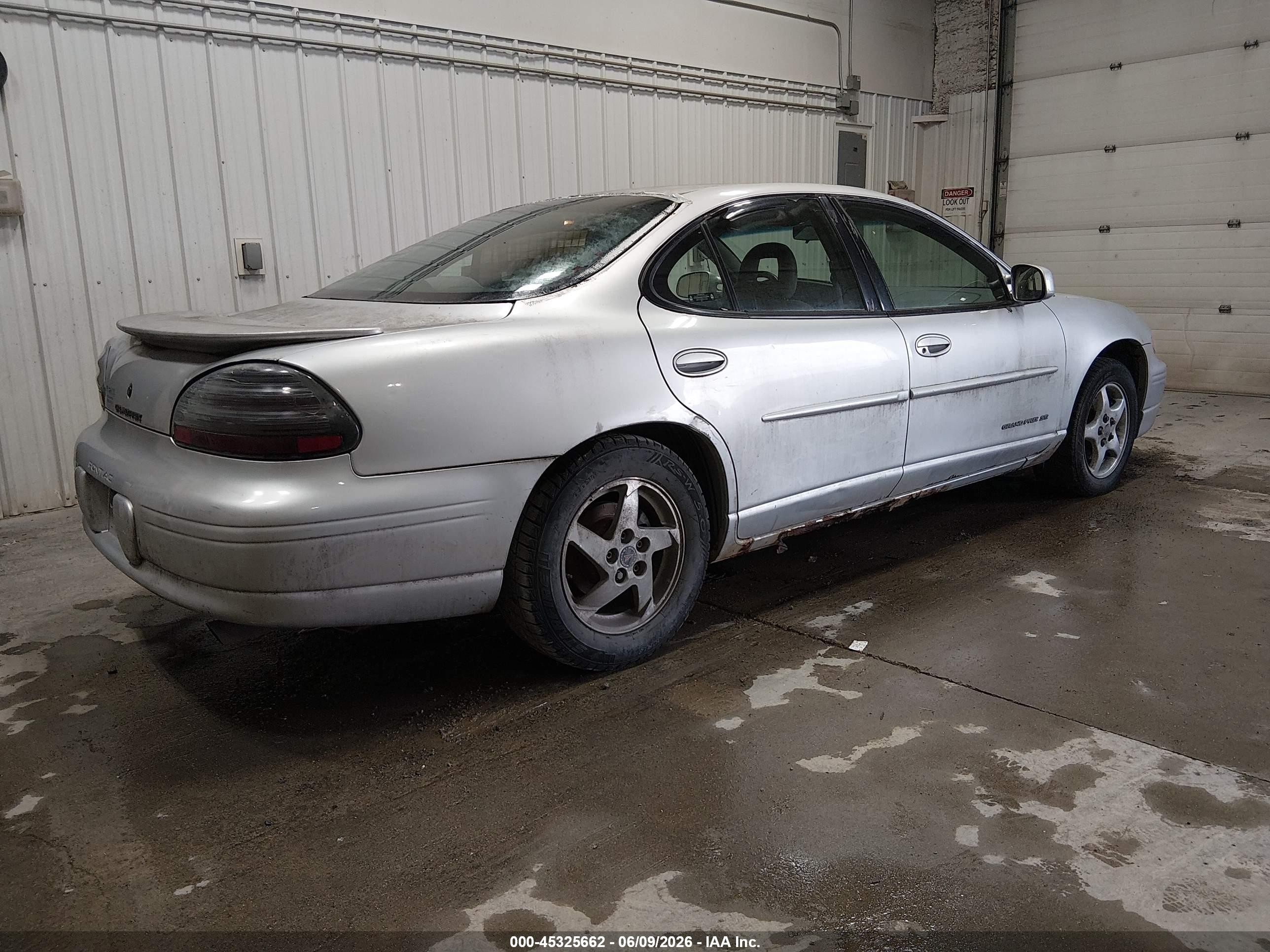 2002 Pontiac Grand Prix Se Серебряный vin: 1G2WK52JX2F206731