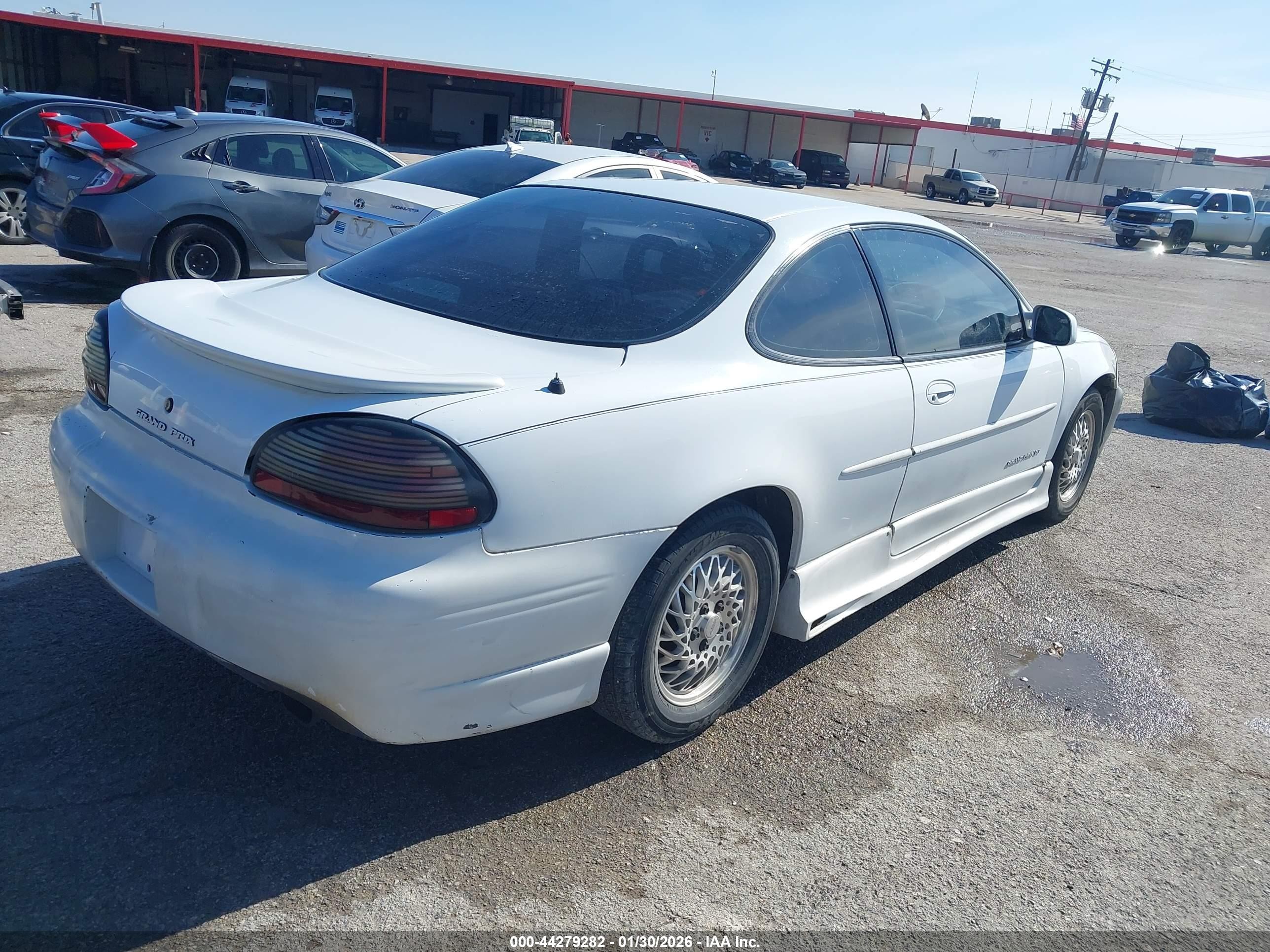 1997 Pontiac Grand Prix Gt White vin: 1G2WP12K0VF238837