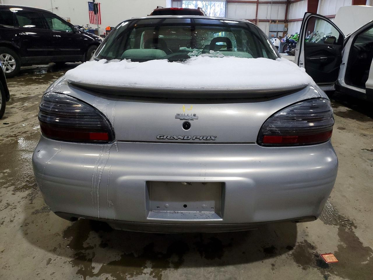 1998 Pontiac Grand Prix Gt Silver vin: 1G2WP12K6WF293939