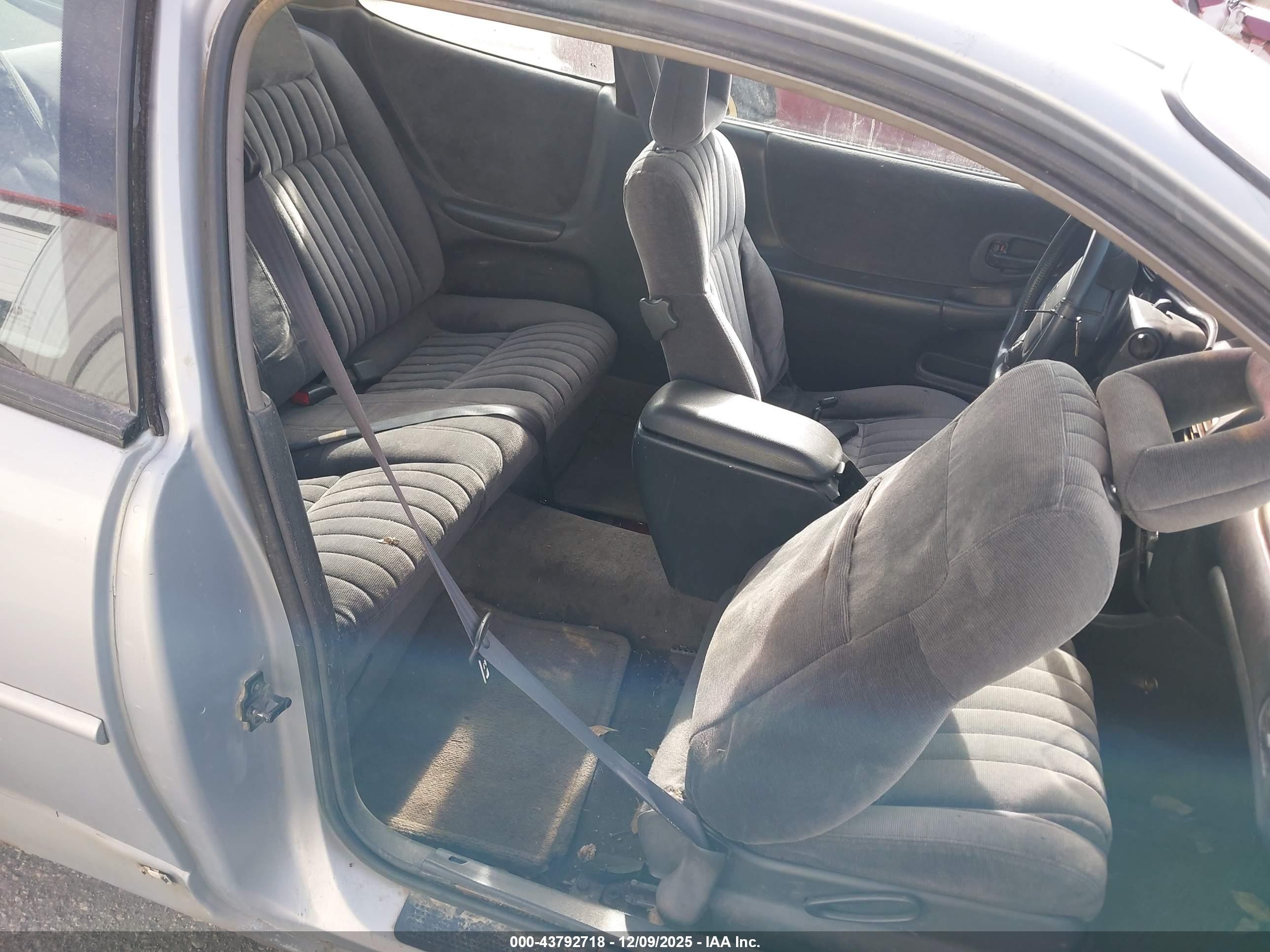 1998 Pontiac Grand Prix Gt Silver vin: 1G2WP12K6WF337373