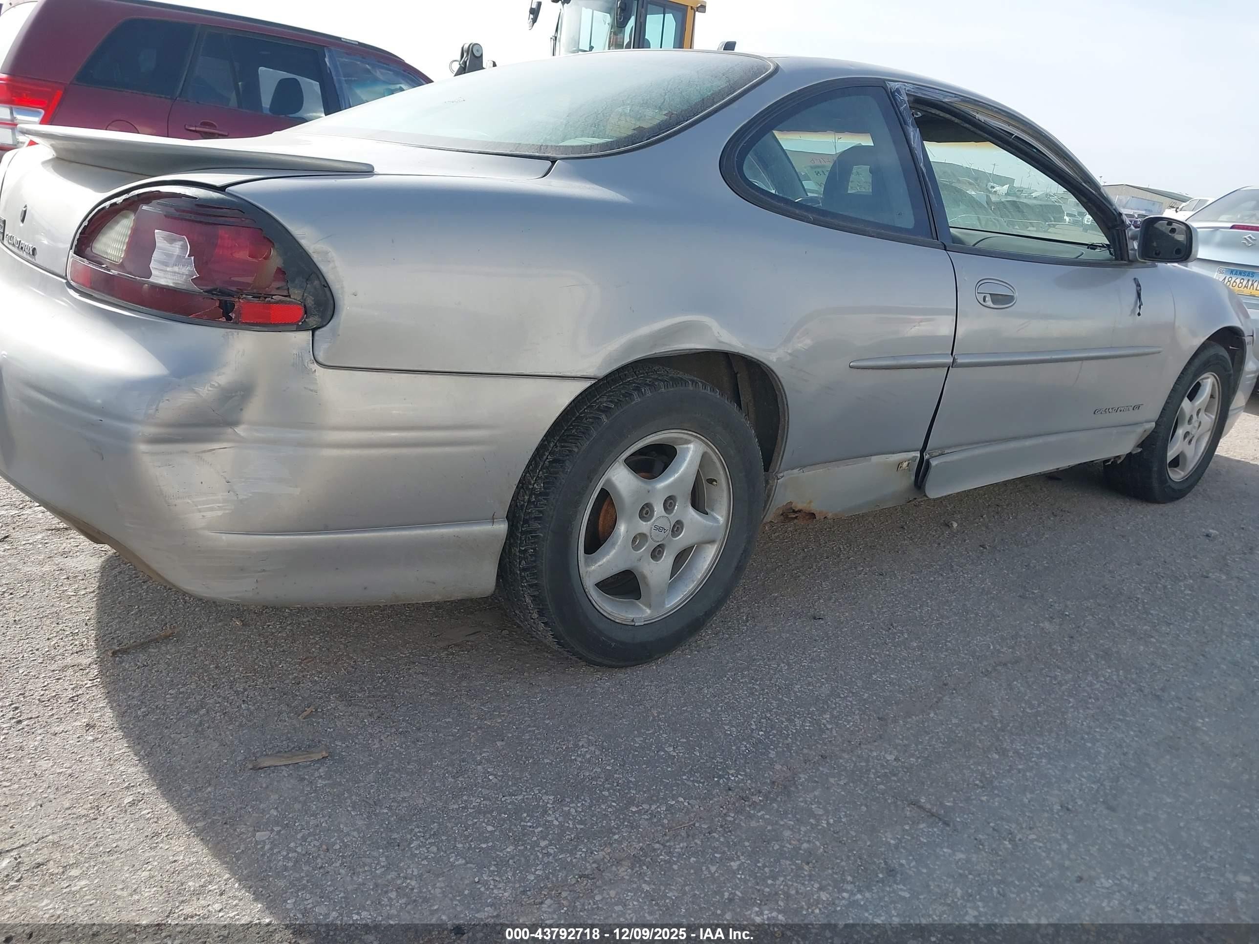 1998 Pontiac Grand Prix Gt Silver vin: 1G2WP12K6WF337373