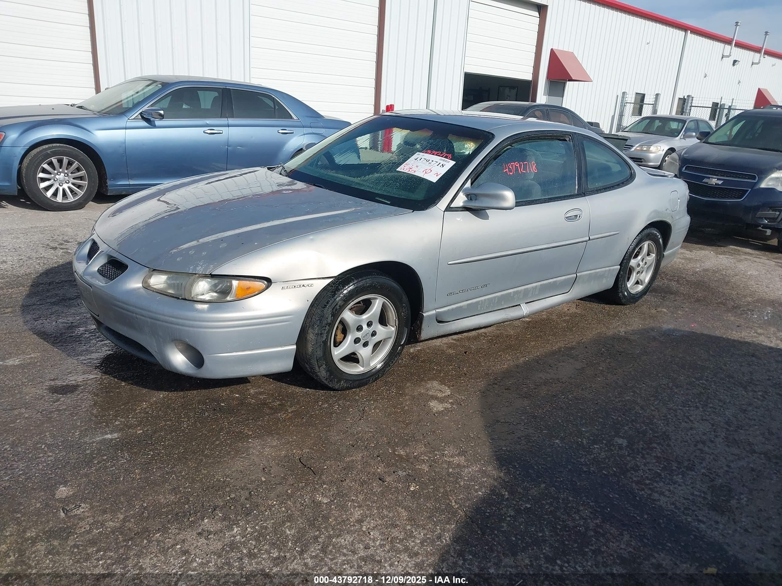 1998 Pontiac Grand Prix Gt Silver vin: 1G2WP12K6WF337373