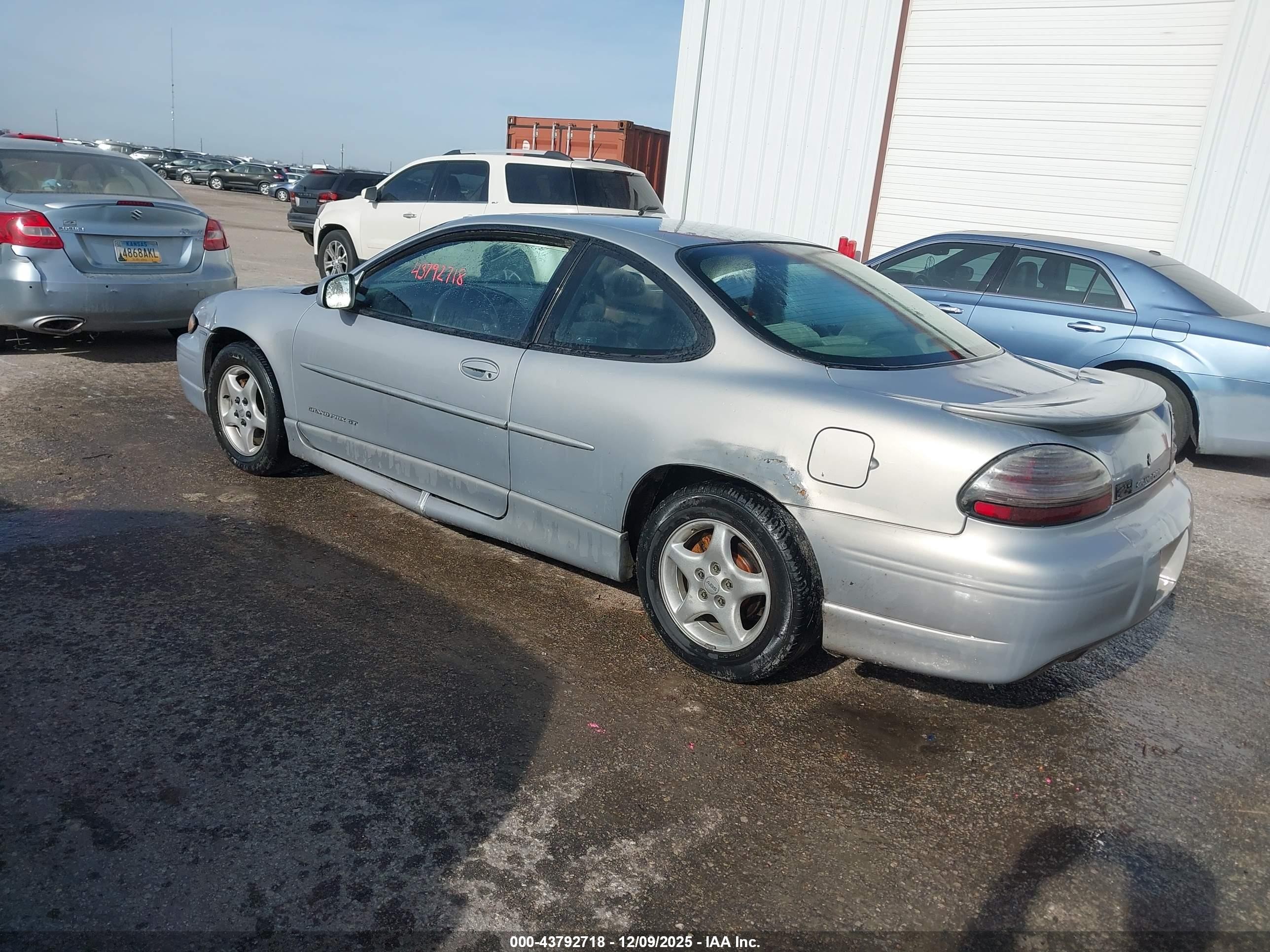 1998 Pontiac Grand Prix Gt Silver vin: 1G2WP12K6WF337373