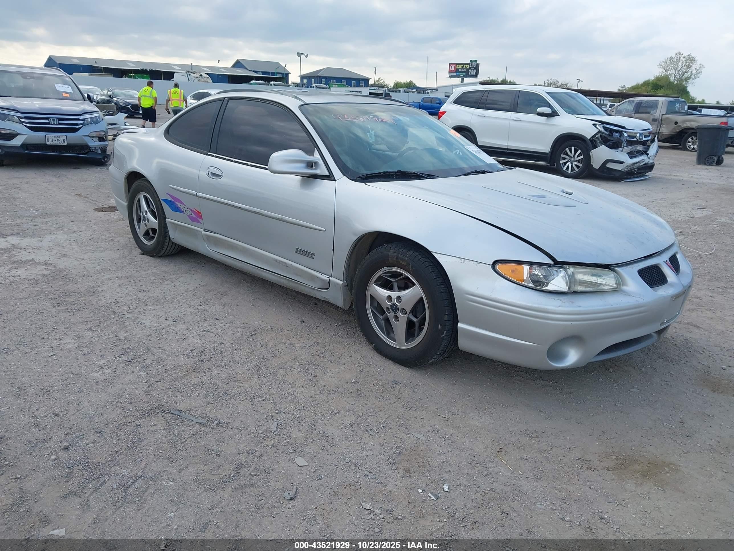 1G2WR1217YF243393