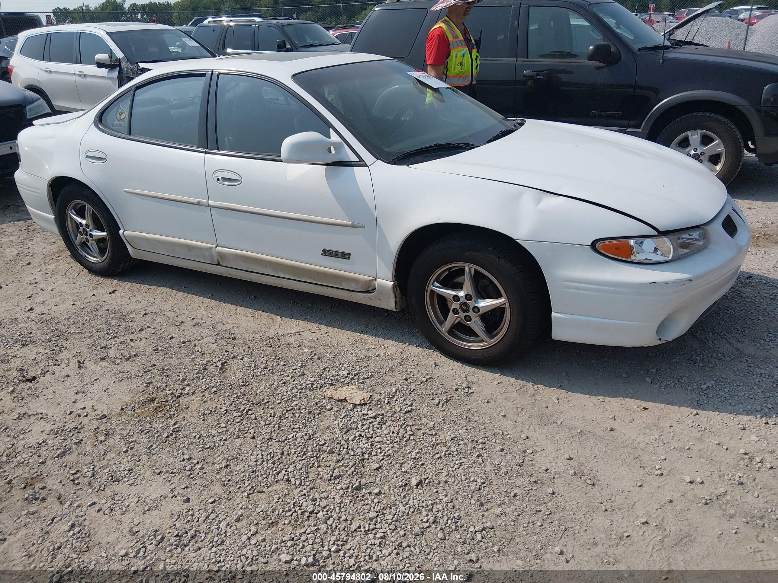 1G2WR5218YF111069