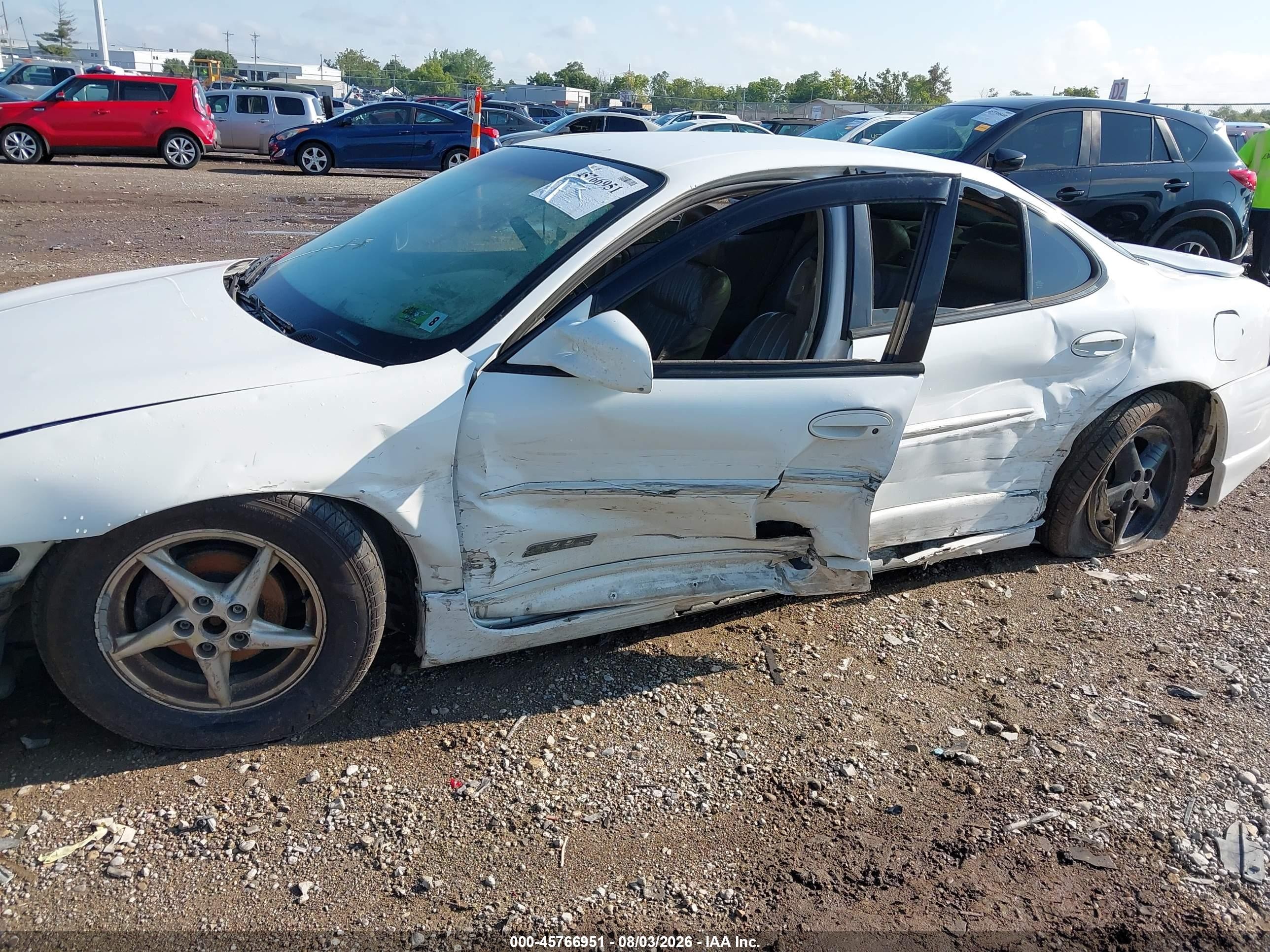 2000 Pontiac Grand Prix Gtp White vin: 1G2WR5218YF238131