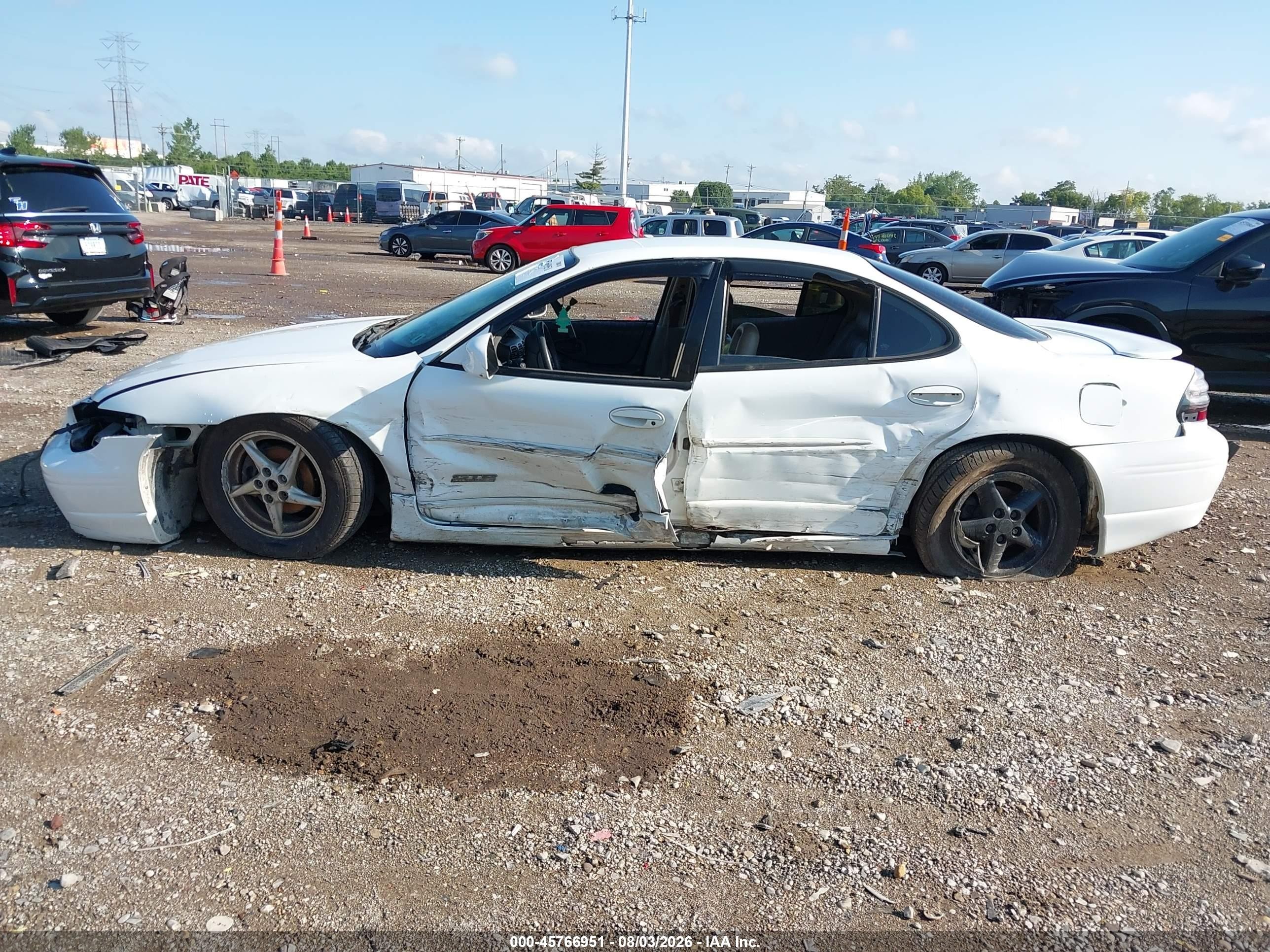 2000 Pontiac Grand Prix Gtp White vin: 1G2WR5218YF238131