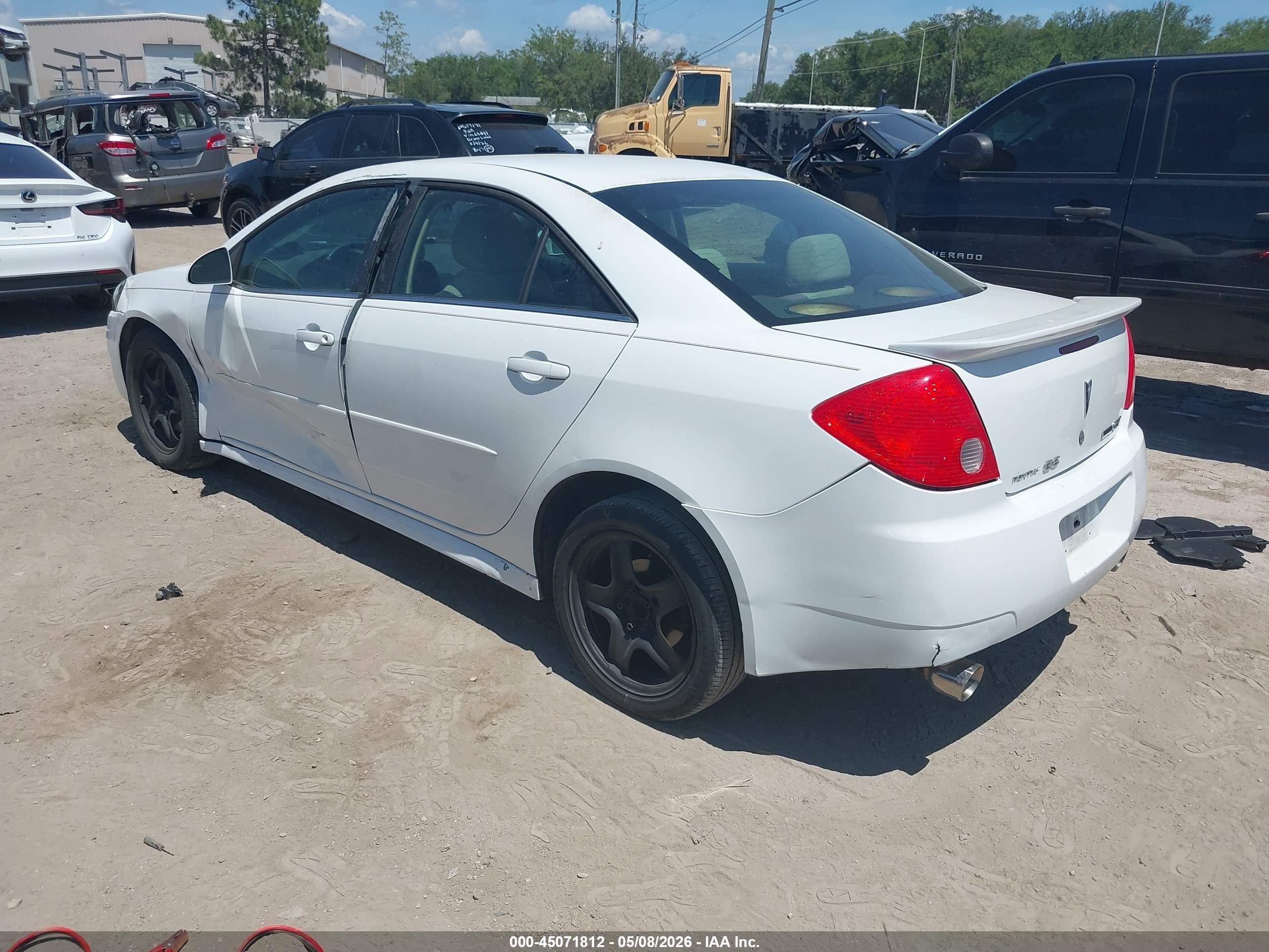 2010 Pontiac G6   White vin: 1G2ZA5EK8A4130294