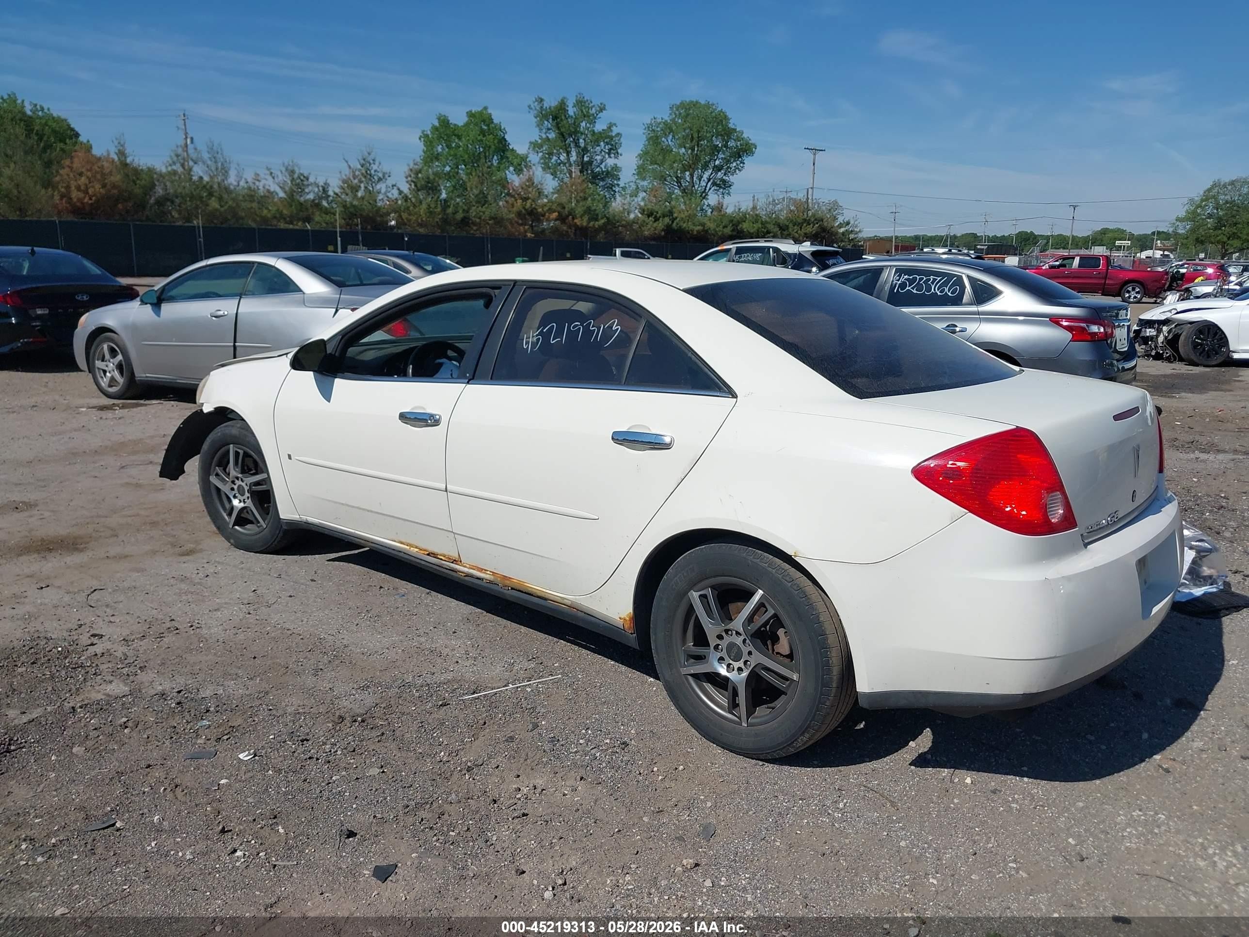 2008 Pontiac G6 Value Leader White vin: 1G2ZF57B184262175