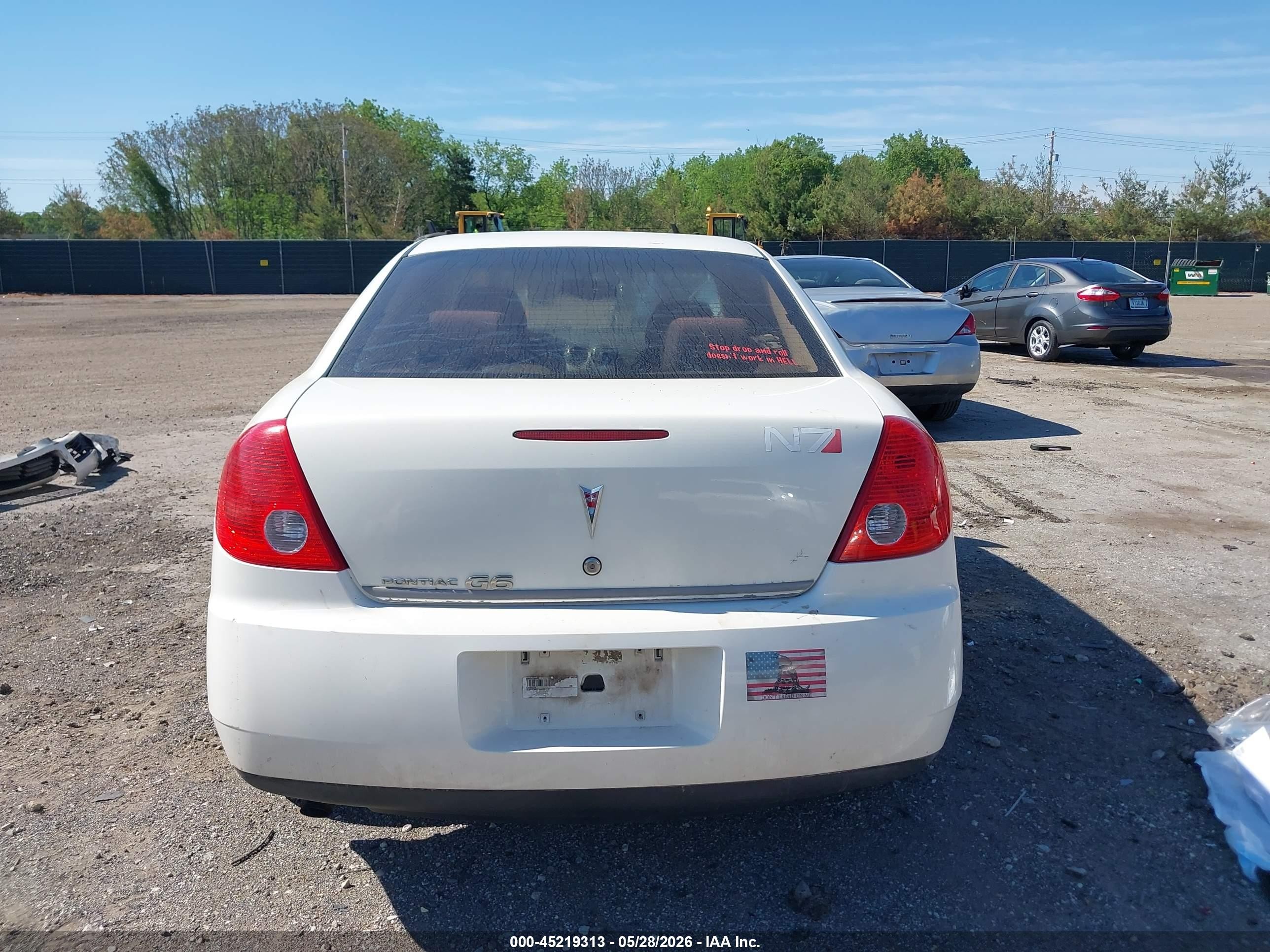 2008 Pontiac G6 Value Leader White vin: 1G2ZF57B184262175