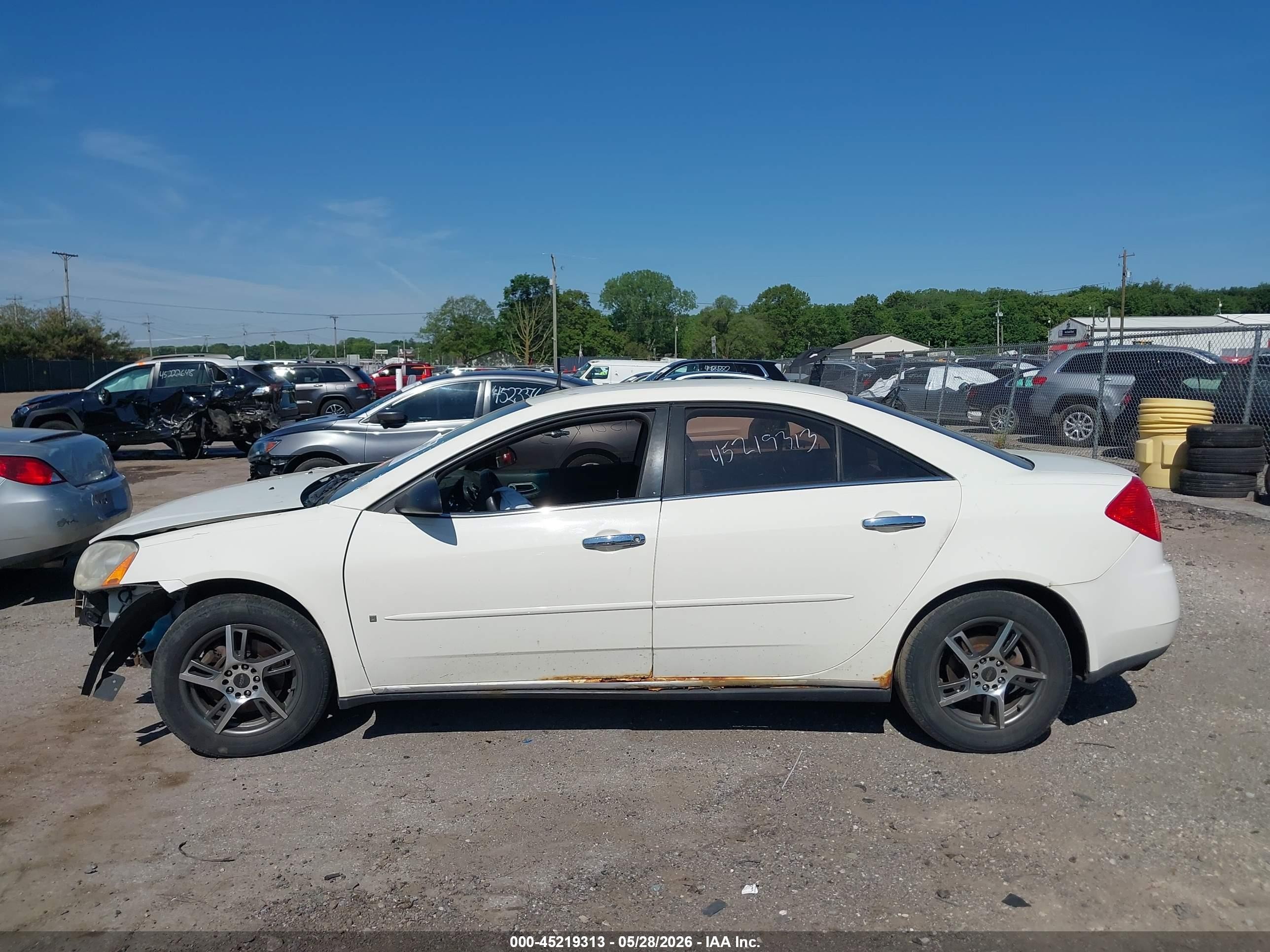 2008 Pontiac G6 Value Leader White vin: 1G2ZF57B184262175