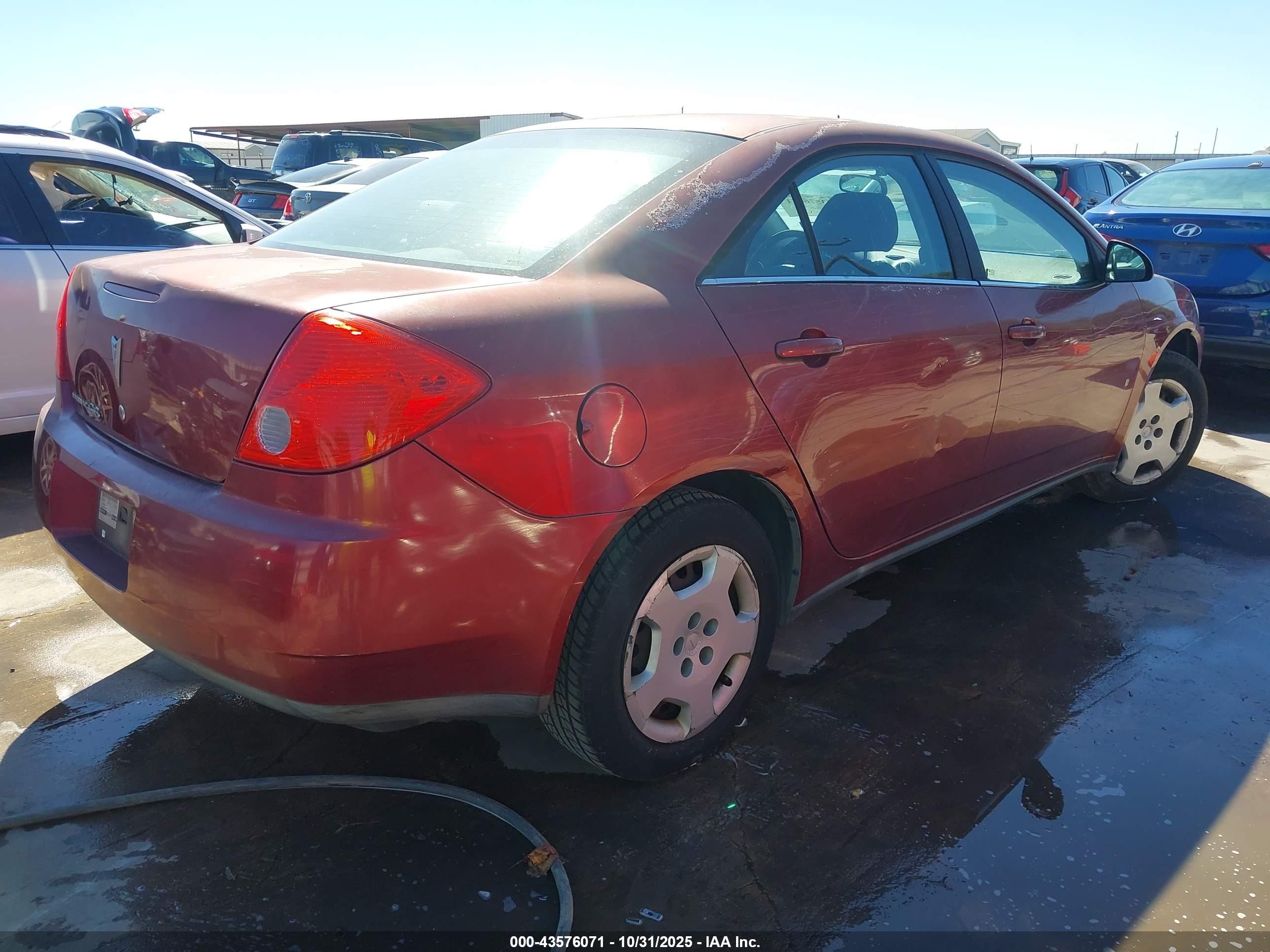 2008 Pontiac G6 Value Leader Red vin: 1G2ZF57B484175614