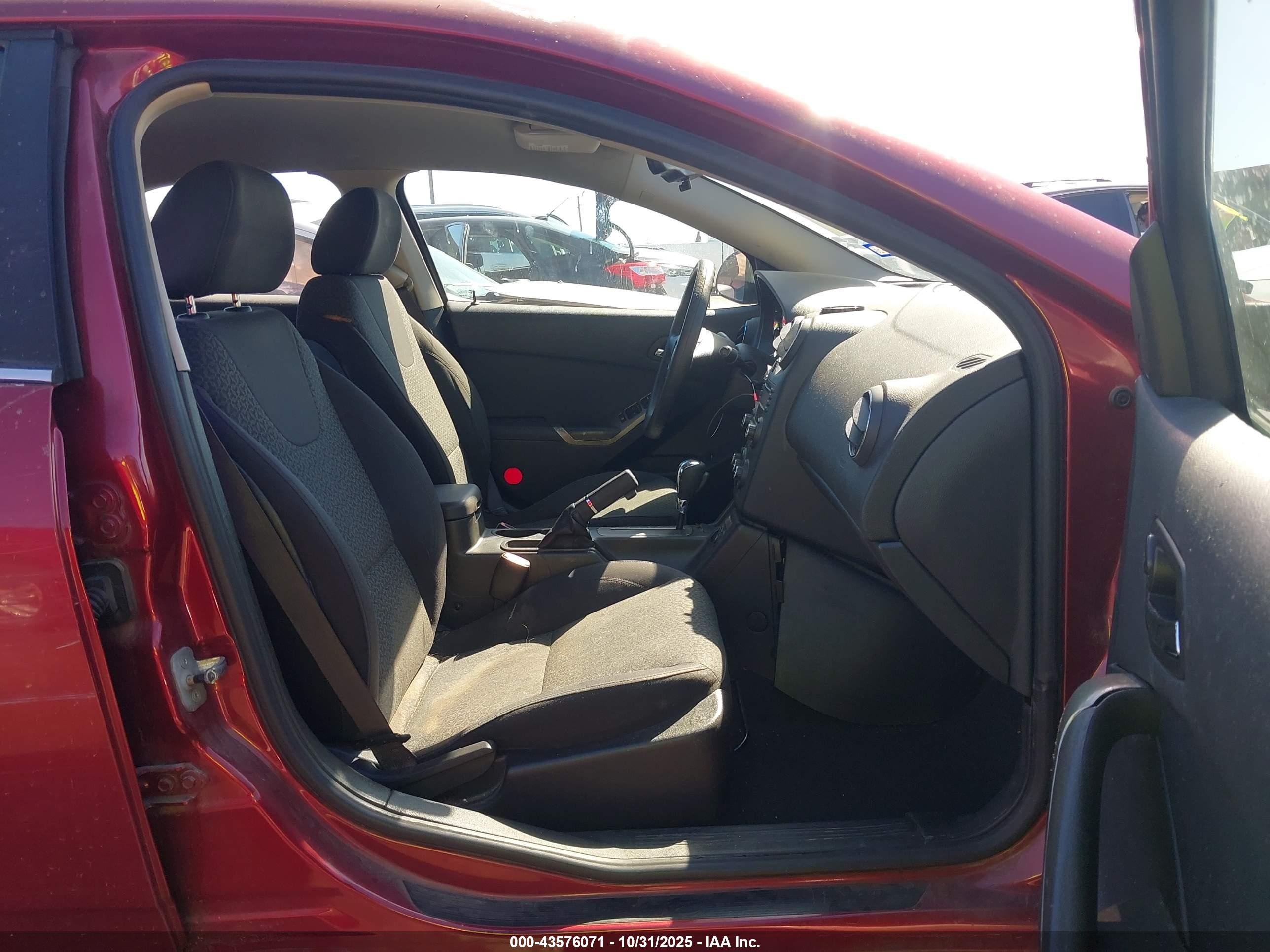 2008 Pontiac G6 Value Leader Red vin: 1G2ZF57B484175614