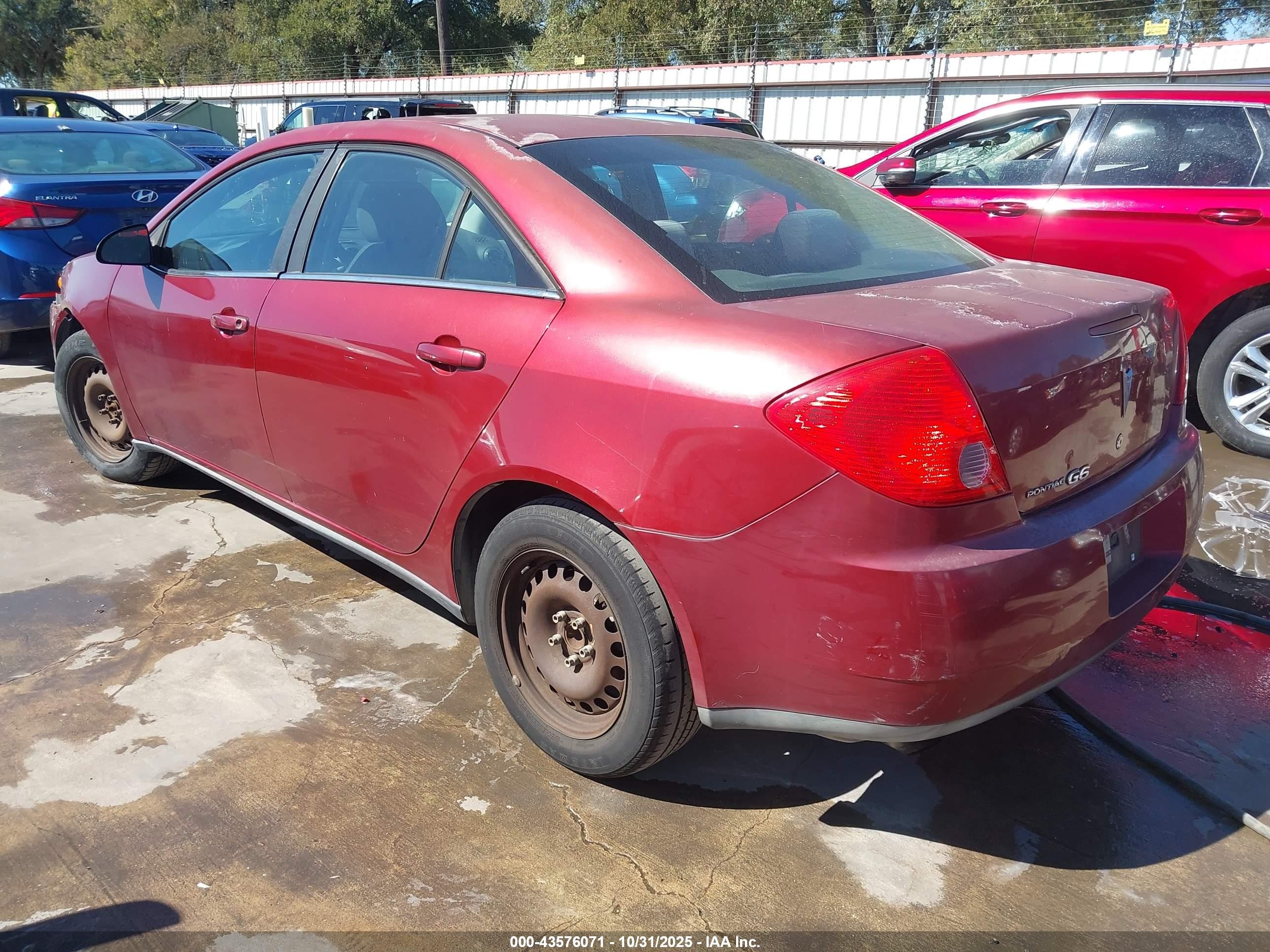 2008 Pontiac G6 Value Leader Red vin: 1G2ZF57B484175614