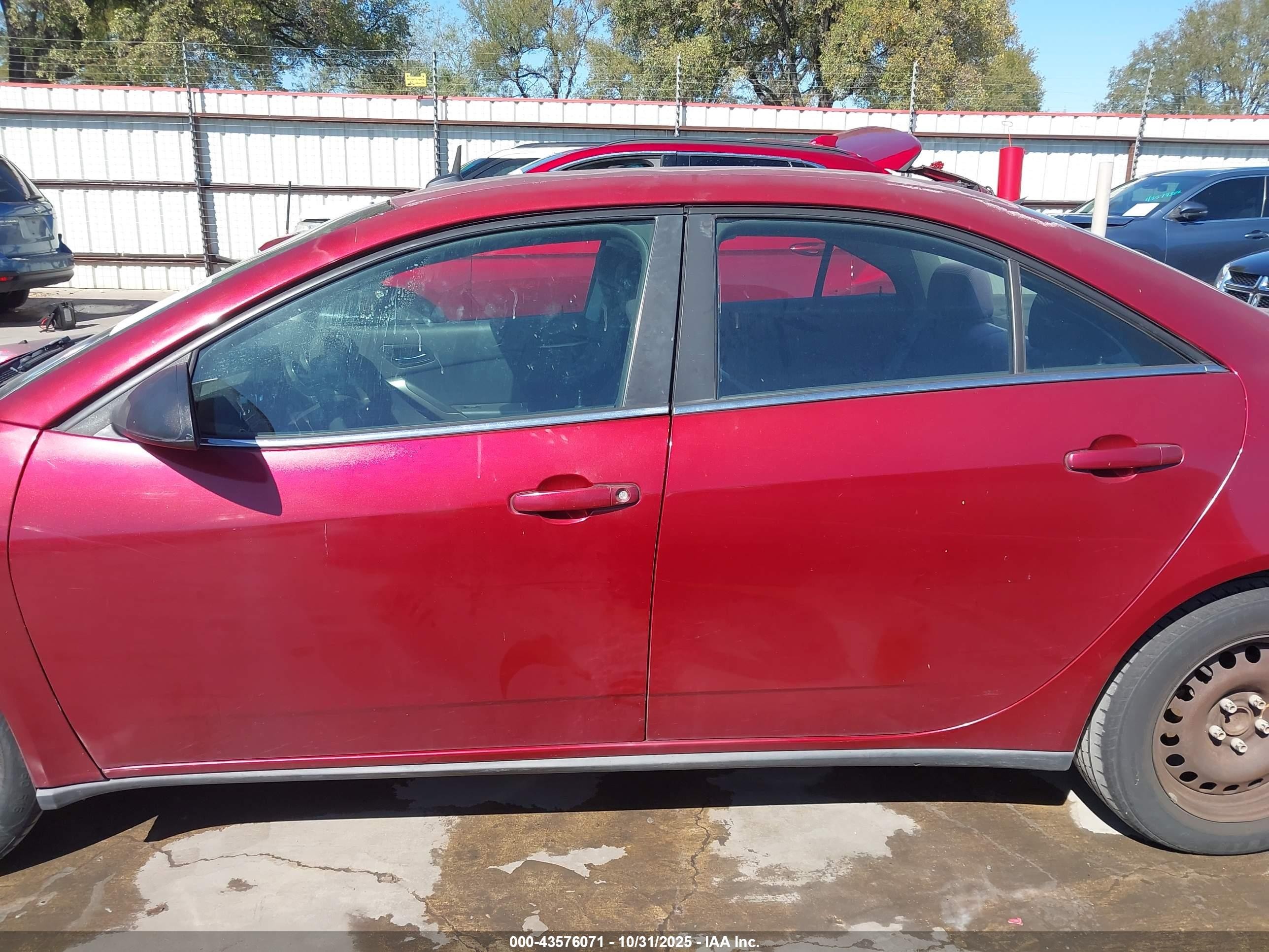 2008 Pontiac G6 Value Leader Red vin: 1G2ZF57B484175614