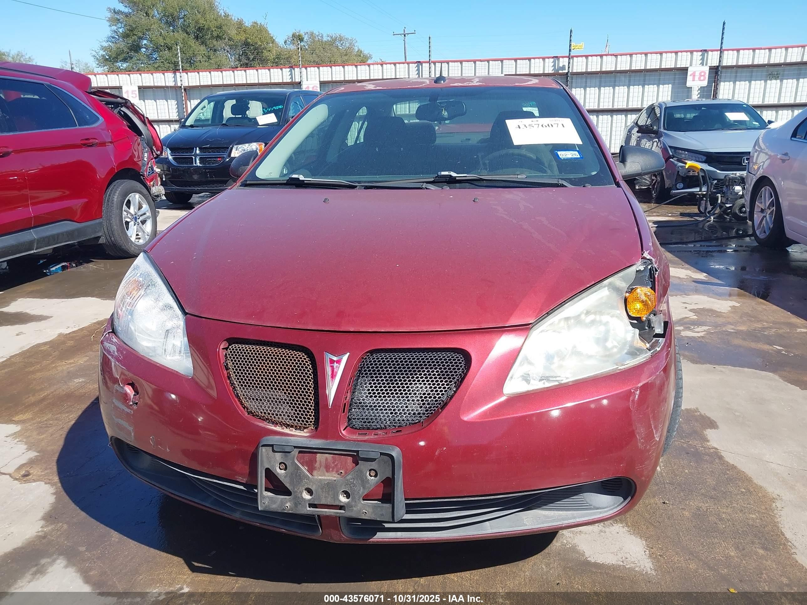 2008 Pontiac G6 Value Leader Red vin: 1G2ZF57B484175614