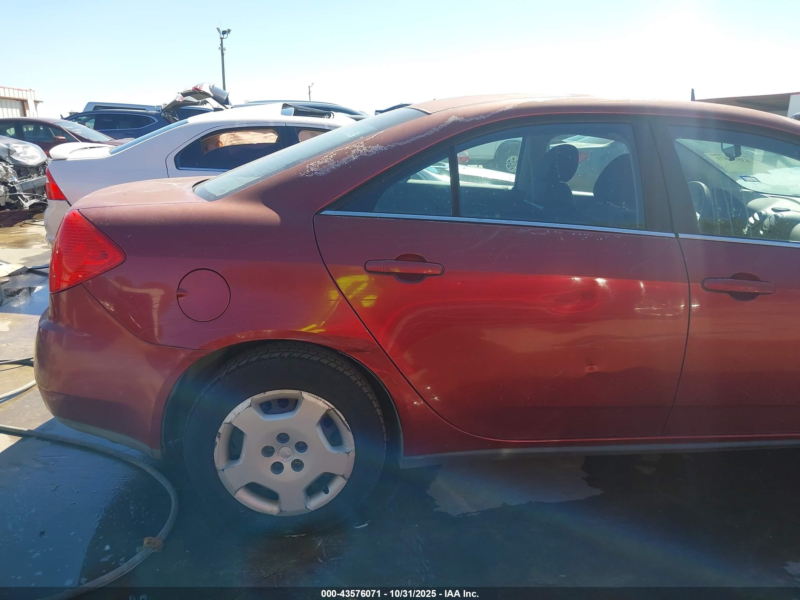 2008 Pontiac G6 Value Leader Red vin: 1G2ZF57B484175614
