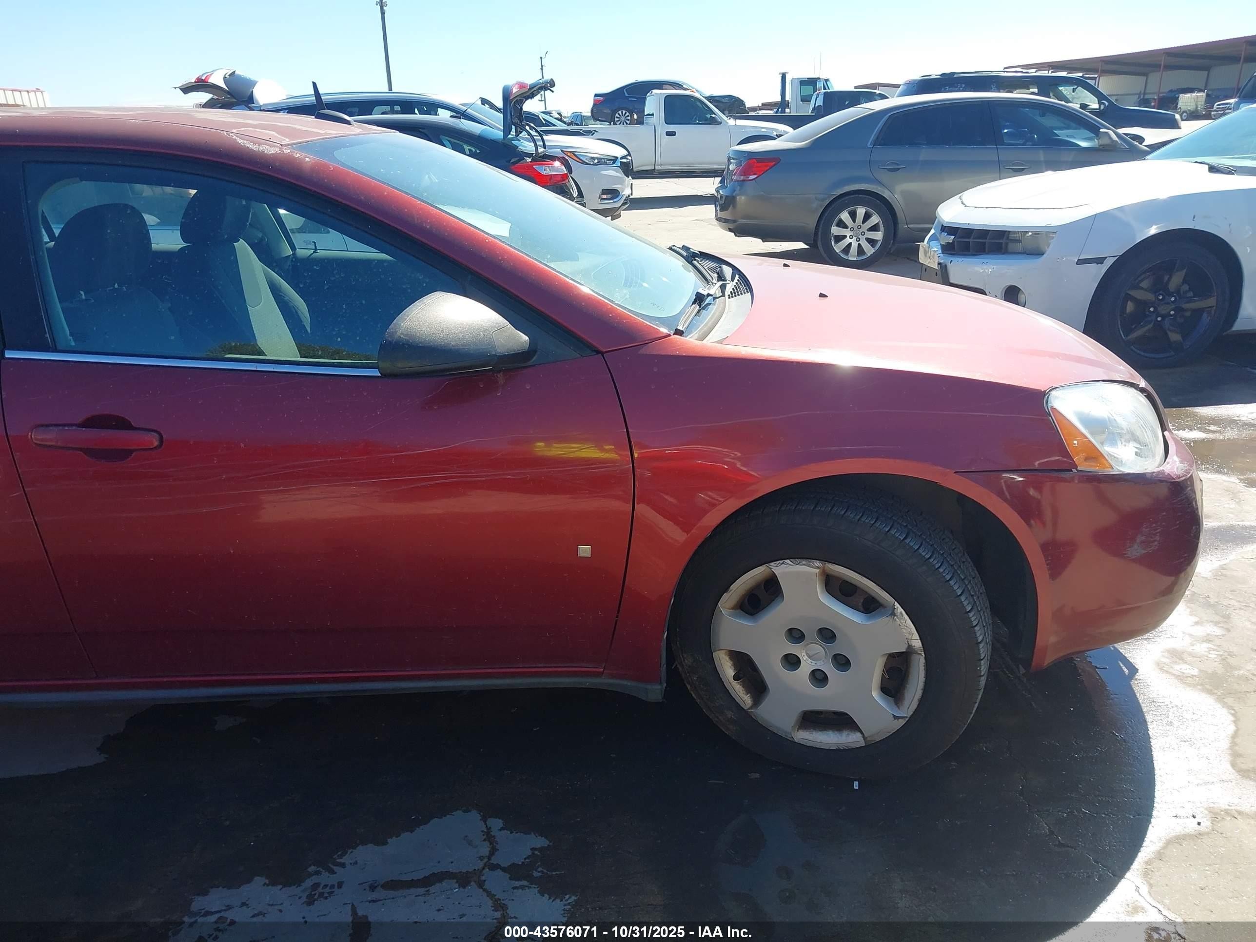2008 Pontiac G6 Value Leader Red vin: 1G2ZF57B484175614