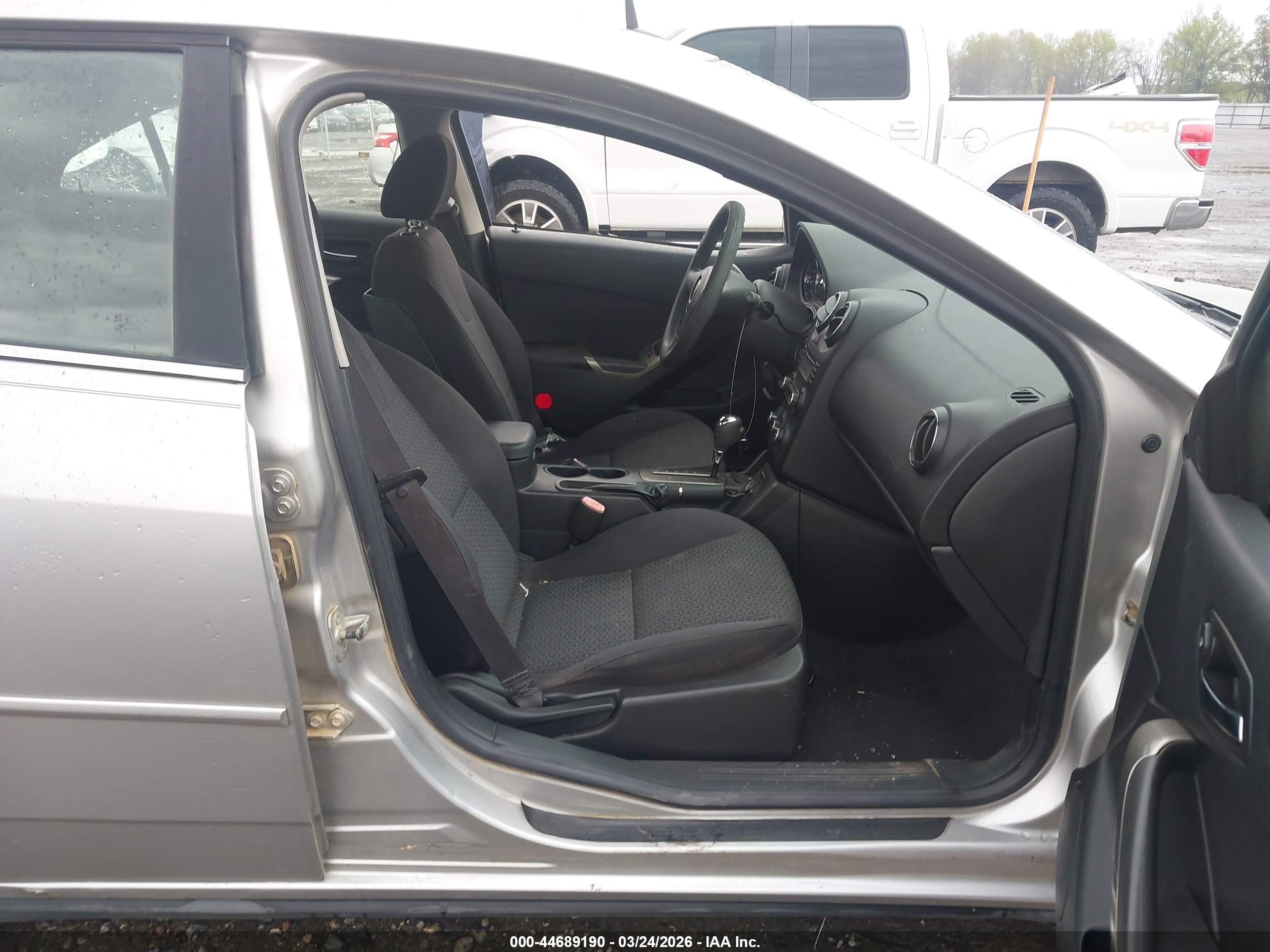 2008 Pontiac G6 Value Leader Серебряный vin: 1G2ZF57B884114413