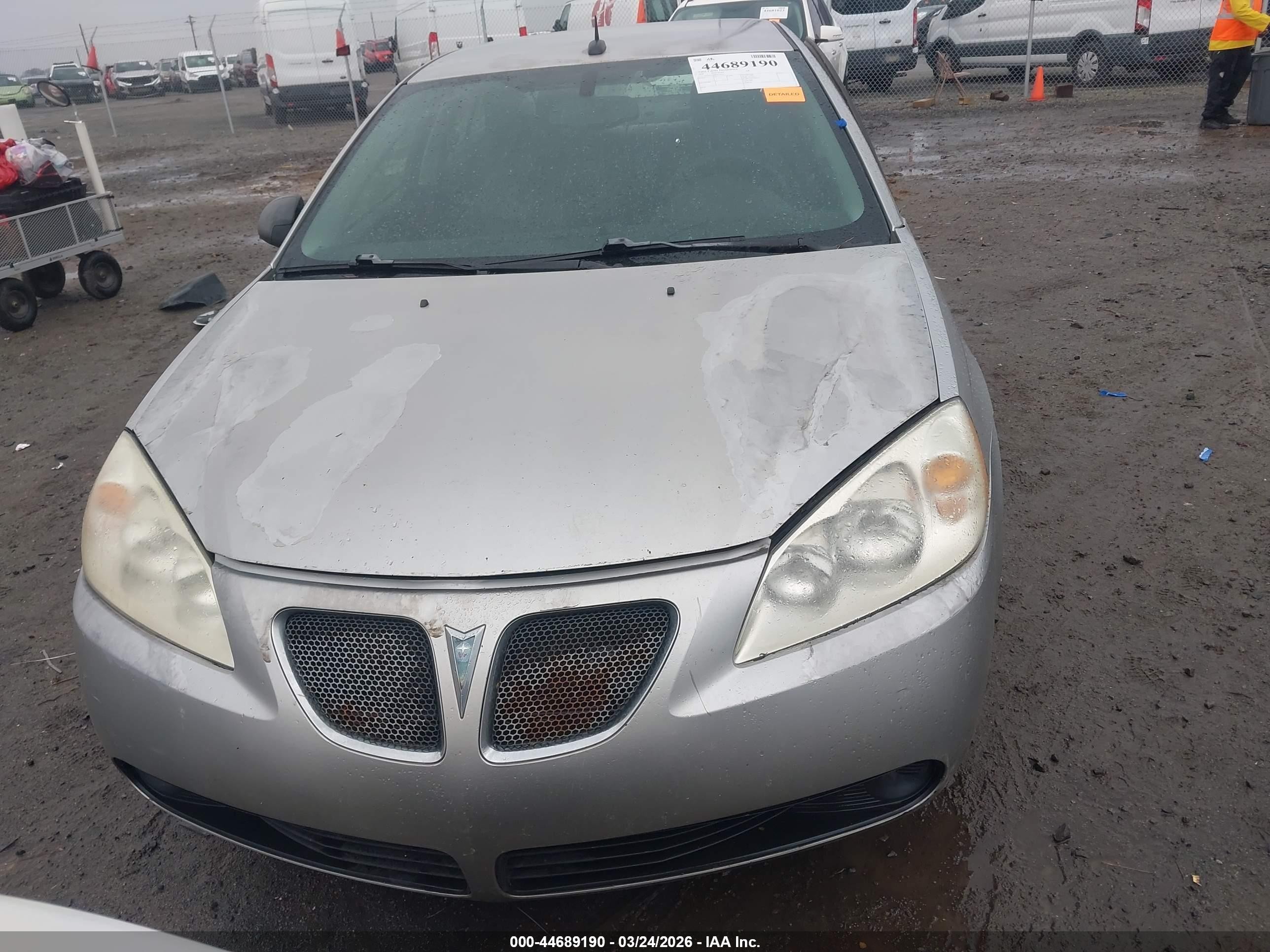 2008 Pontiac G6 Value Leader Серебряный vin: 1G2ZF57B884114413