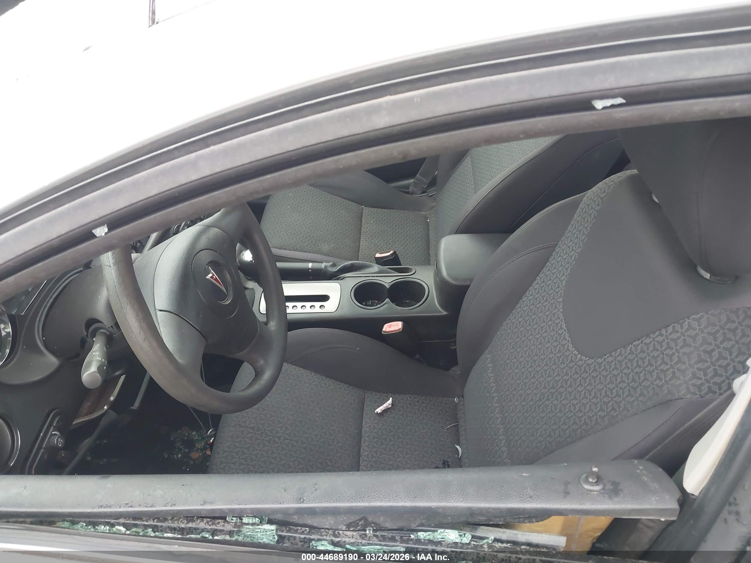 2008 Pontiac G6 Value Leader Серебряный vin: 1G2ZF57B884114413