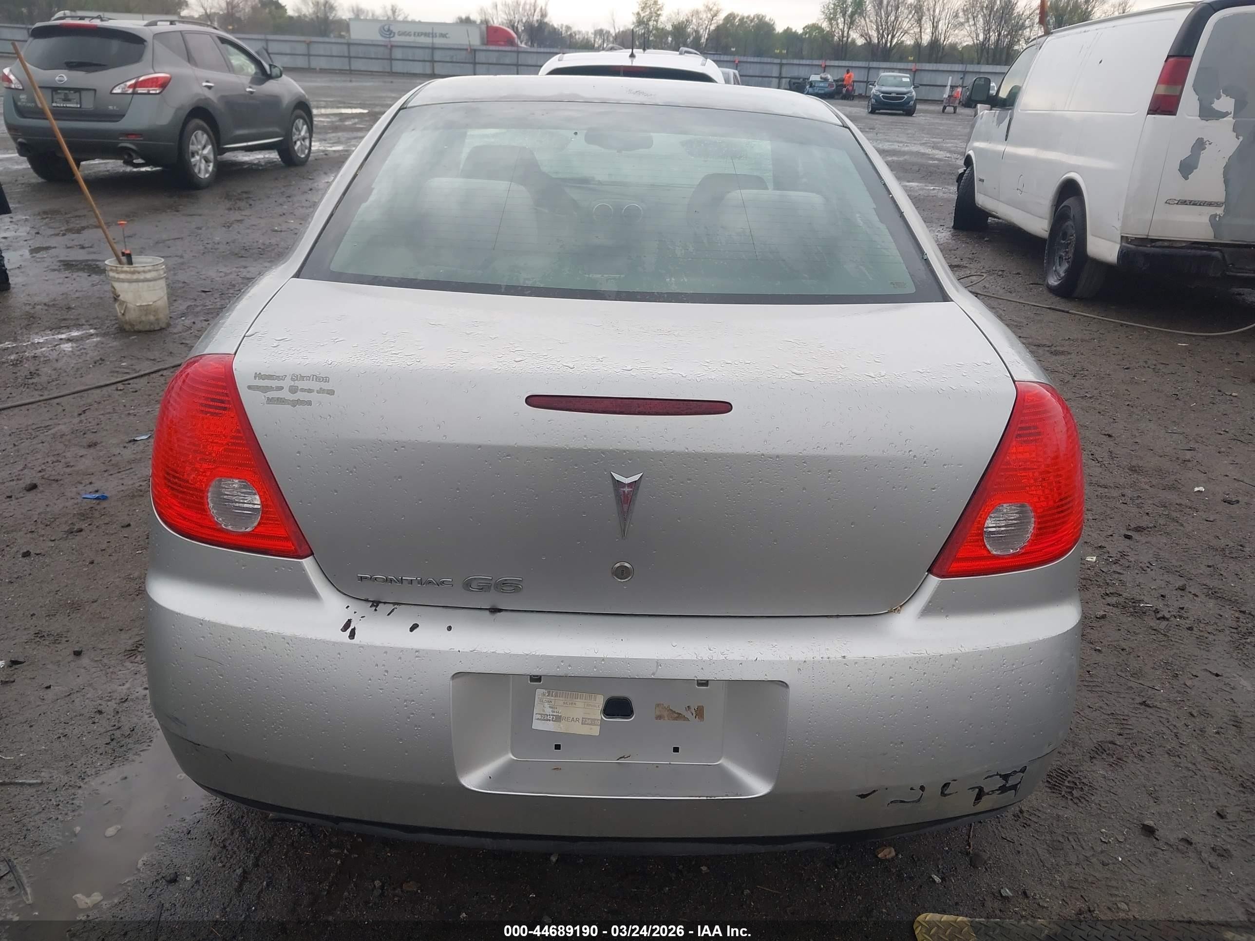 2008 Pontiac G6 Value Leader Серебряный vin: 1G2ZF57B884114413