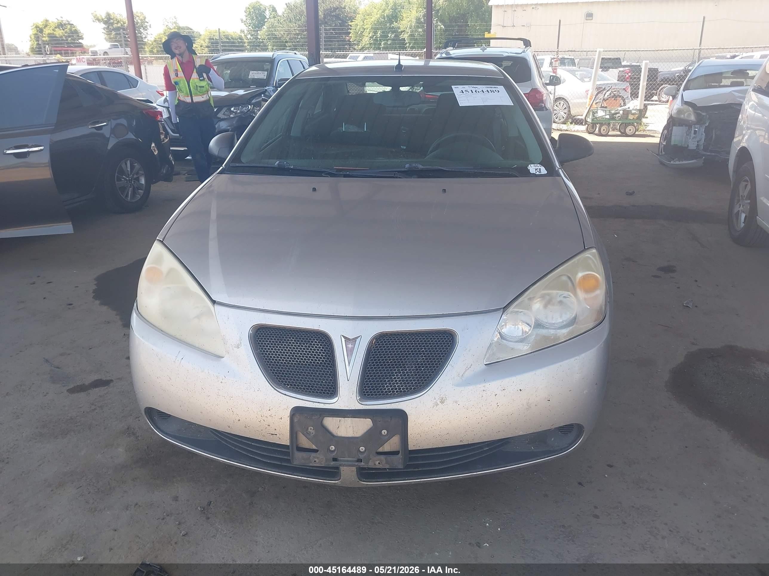 2008 Pontiac G6 Value Leader Серебряный vin: 1G2ZF57BX84147591