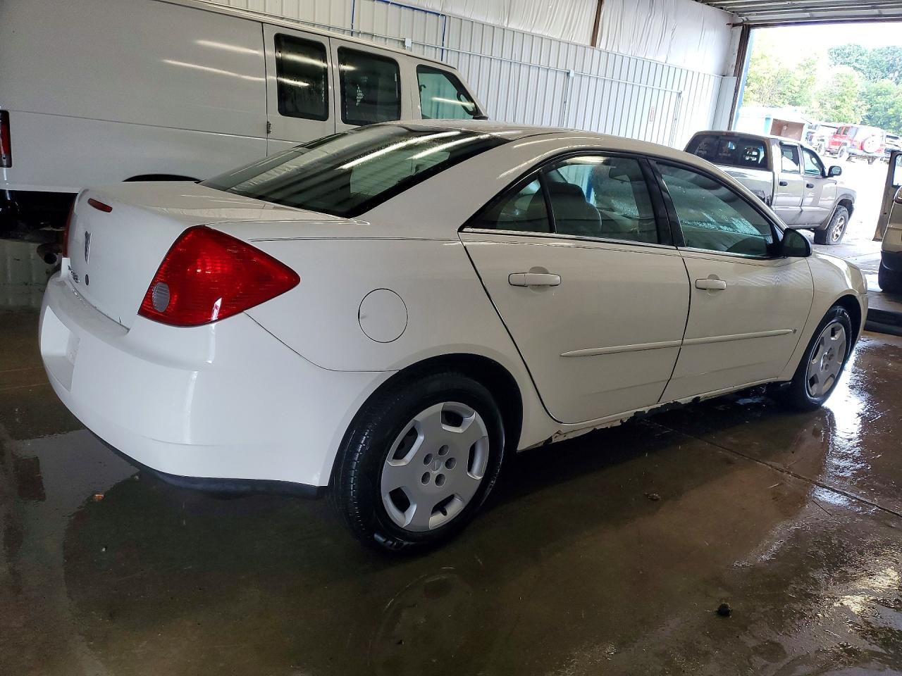 2007 Pontiac G6 Value Leader White vin: 1G2ZF58B274196748